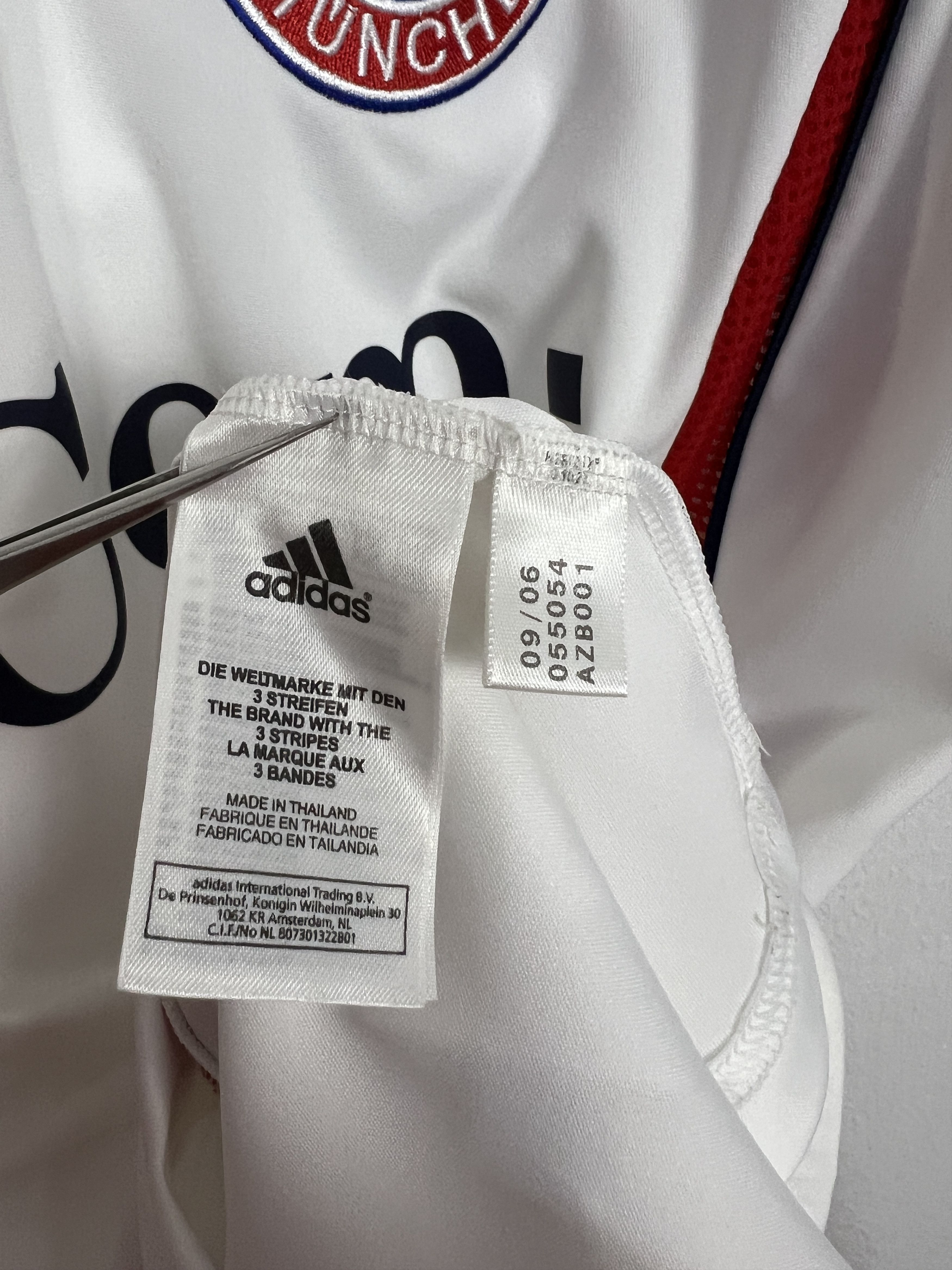 Adidas Bayern Munich Away football shirt 2006 Soccer Jersey Trikot Size US L / EU 52-54 / 3 - 8 Thumbnail