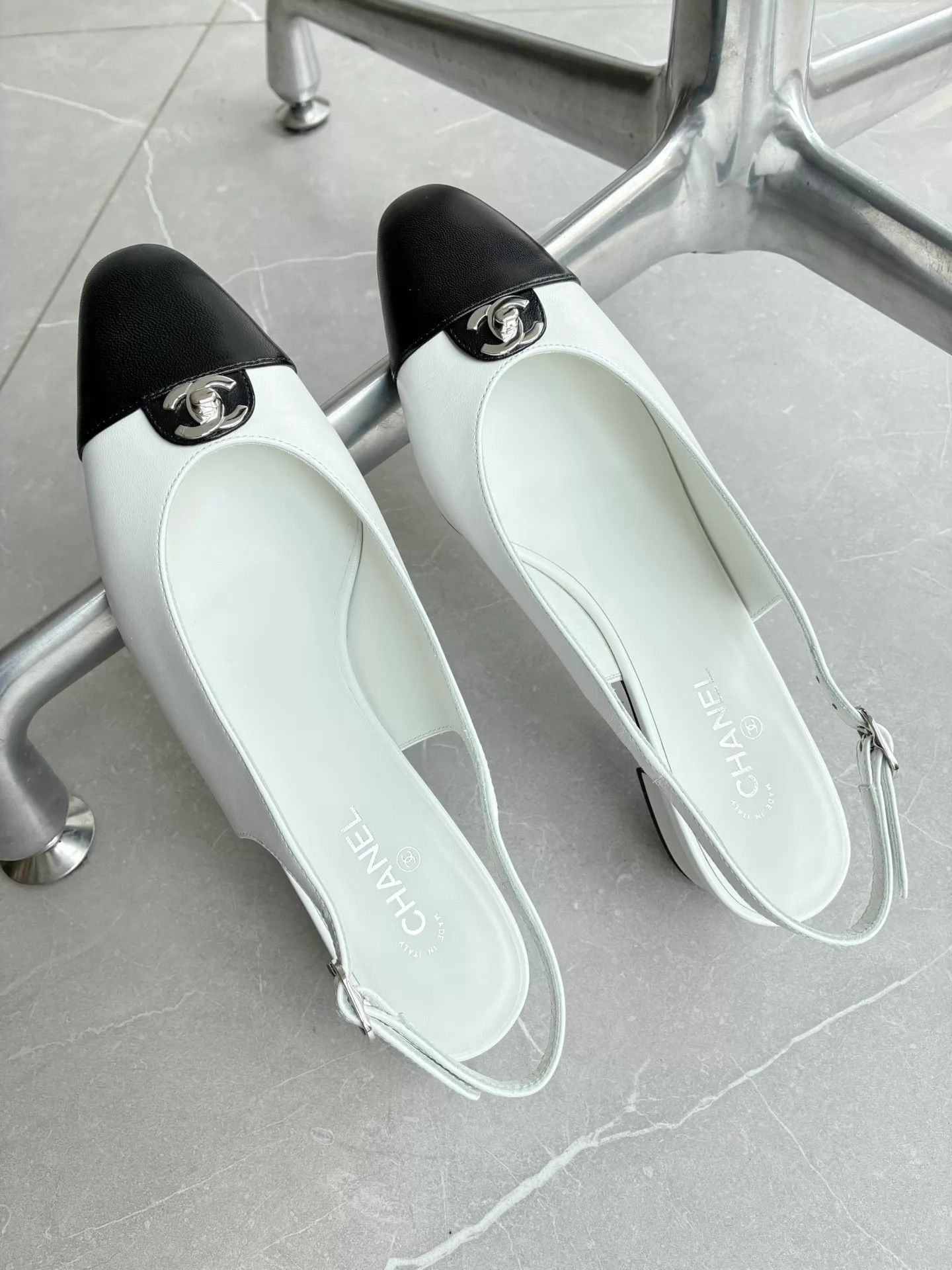 Chanel Chanel 25S Black White Colorblock Mary Jane Sandal 36.5 Size US 6 / IT 36 - 4 Thumbnail