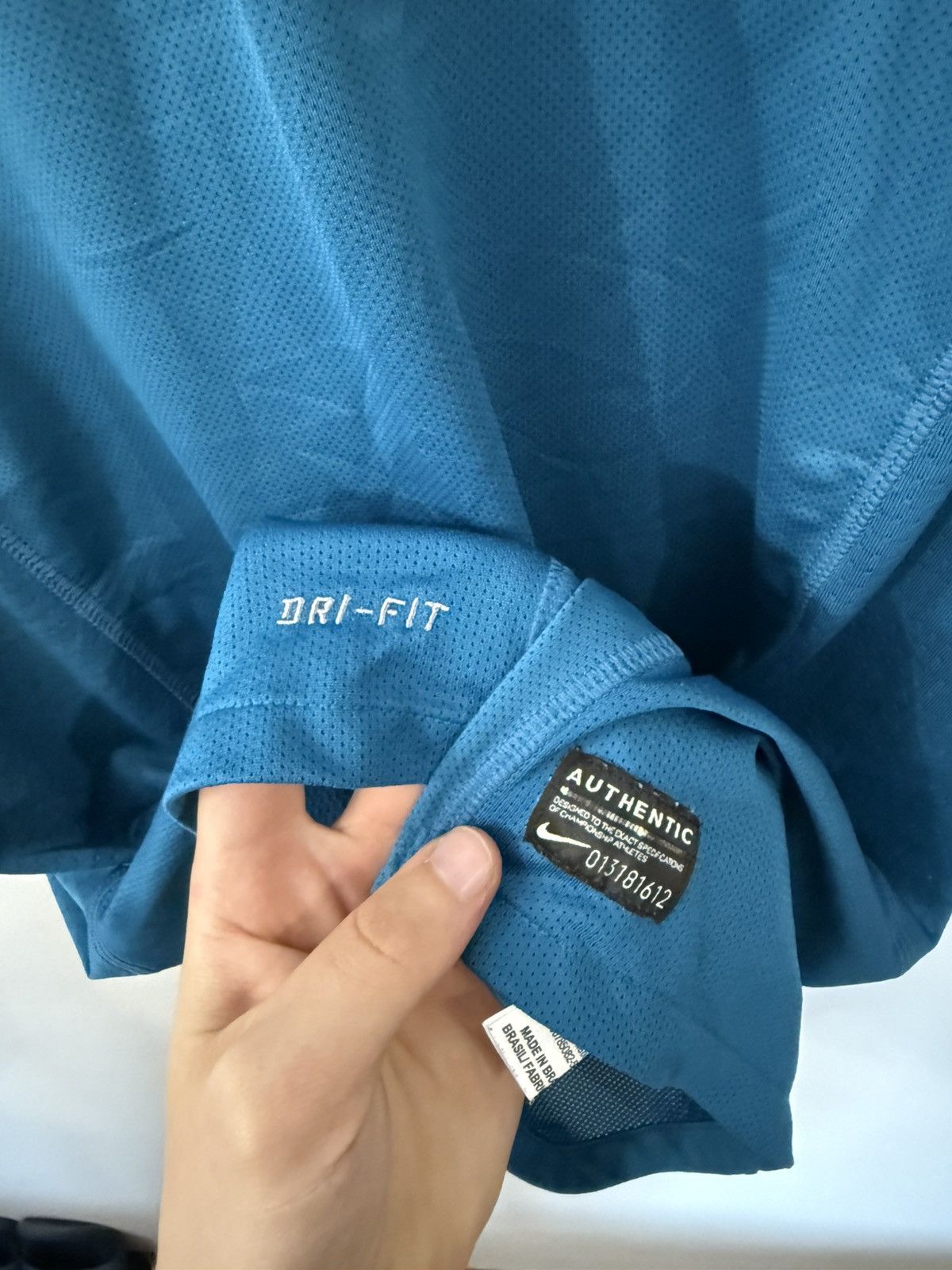 Nike Vintage 2011-2012 Nike Brazil Away Jersey Size US L / EU 52-54 / 3 - 3 Thumbnail