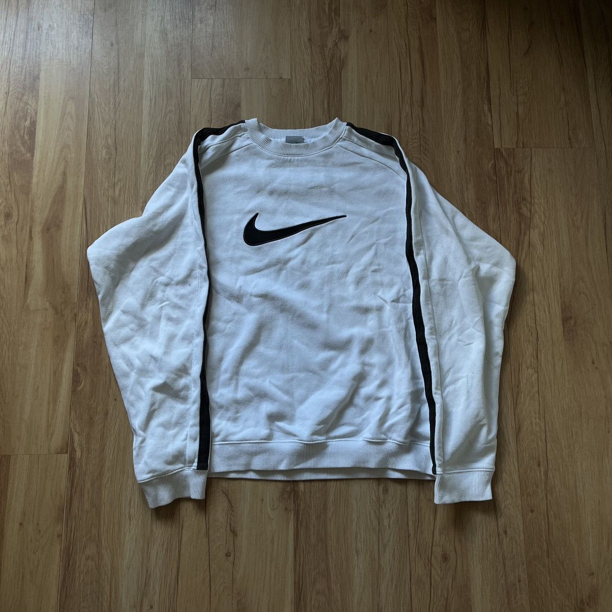 Nike Vintage early 00s Nike center swoosh crewneck Size US L / EU 52-54 / 3 - 1 Thumbnail