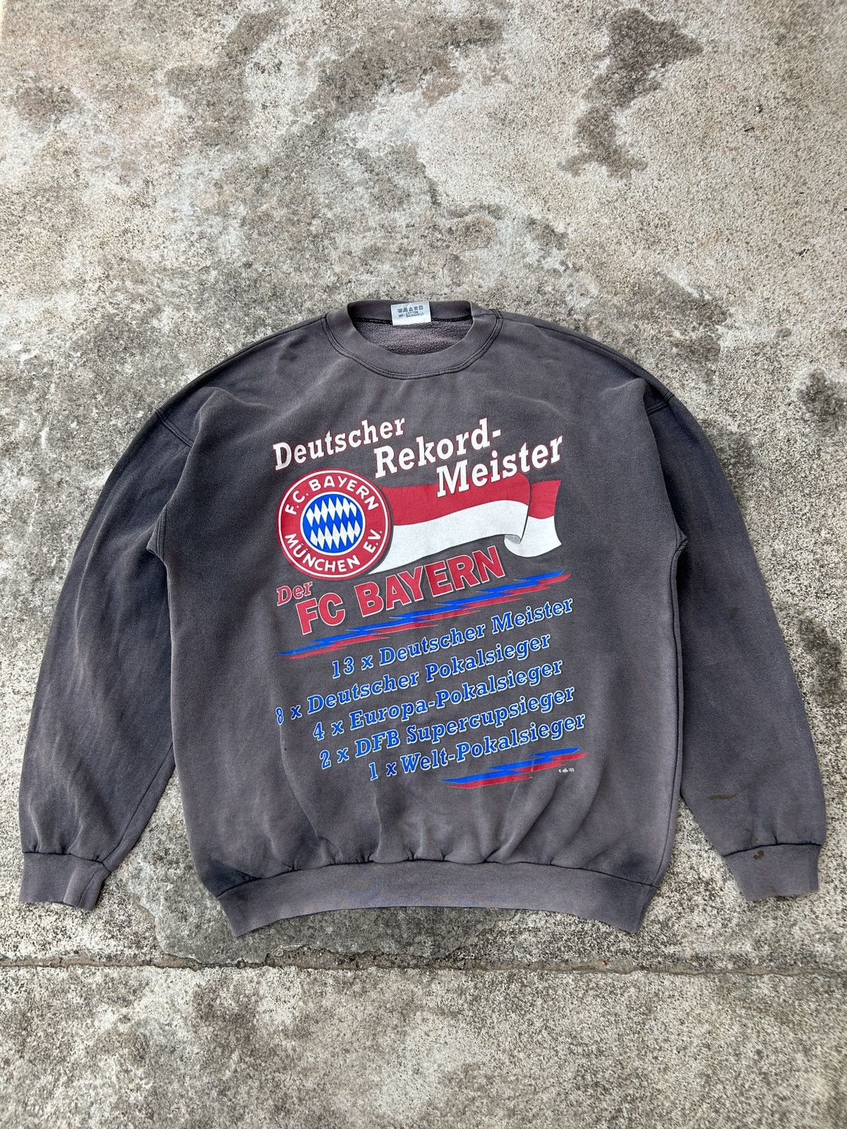 Vintage Vintage Thrashed Sun Faded 1995/96BayernMunich dreamteamtour Size US M / EU 48-50 / 2 - 2 Thumbnail