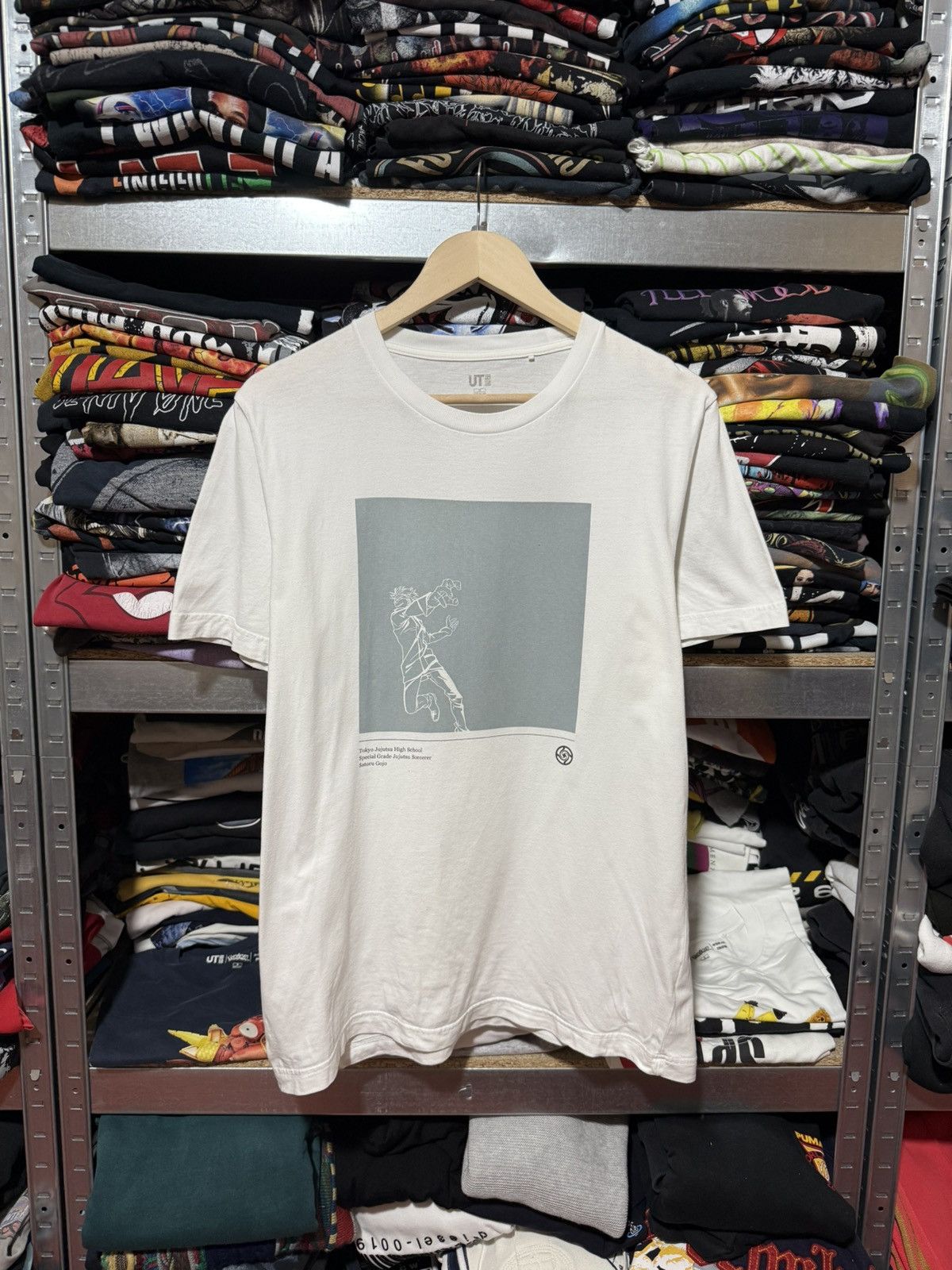 Band Tees UNIQLO TOKYO ANIME JUJUTSU SCHOOL KAISEN T-Shirt Y2K Hype Size US M / EU 48-50 / 2 - 1 Thumbnail