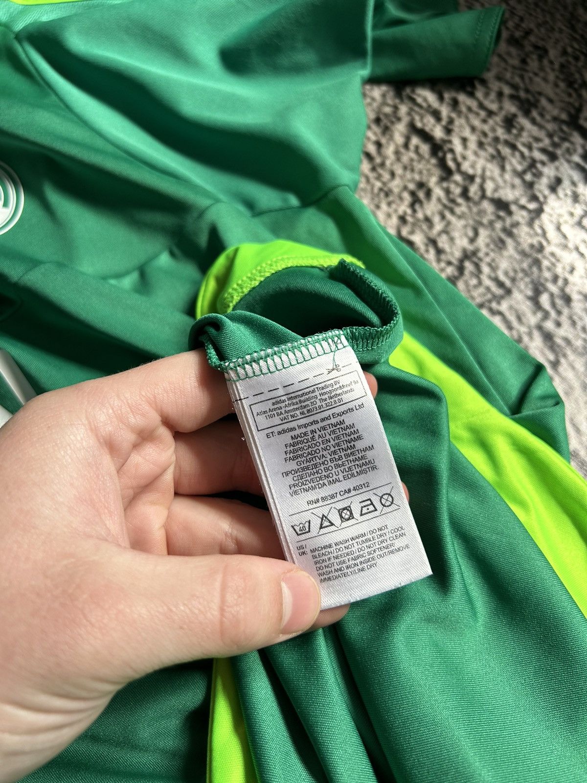 Adidas Real Madrid 2015/16 goalkeeper away adidas jersey Size US M / EU 48-50 / 2 - 13 Thumbnail