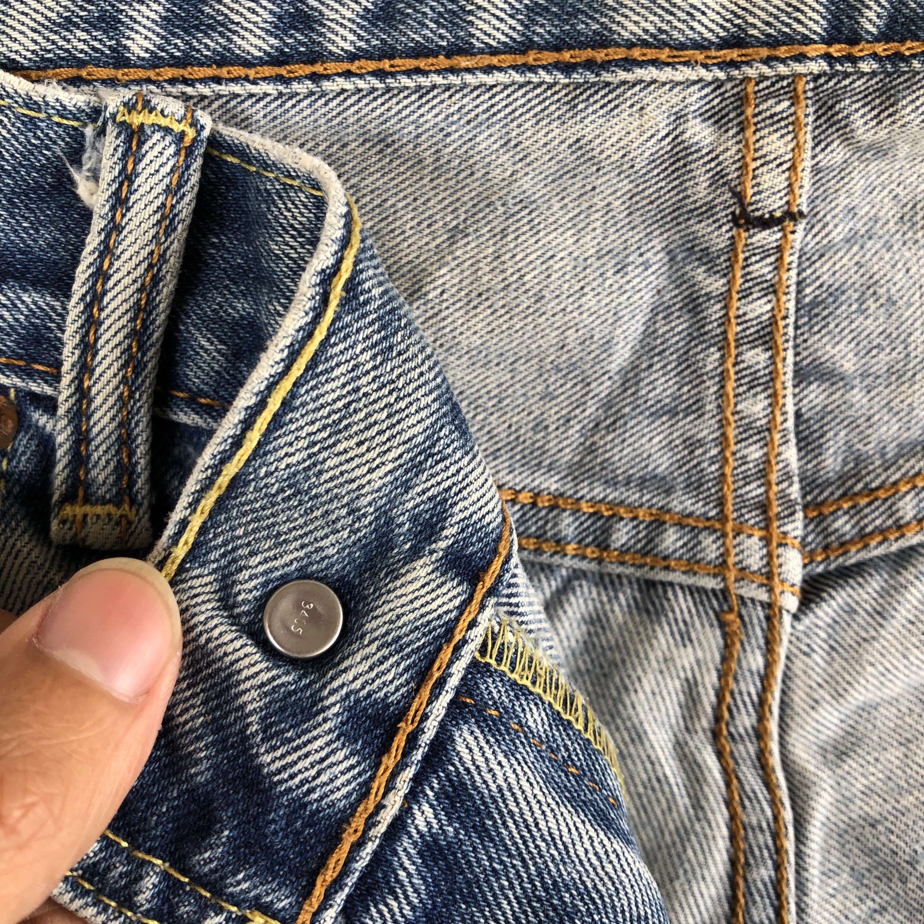 Levi's Vintage Levis 550 Dirty Jeans Levi's Faded Light Wash Denim Size US 36 / EU 52 - 7 Thumbnail