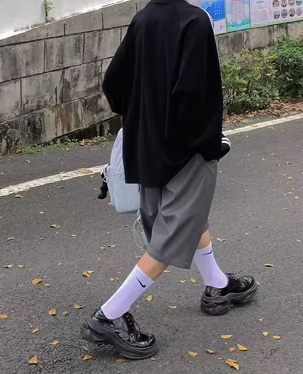 Japanese Brand Loose Casual Soft Grey Pleated Shorts Size US 33 - 9 Thumbnail