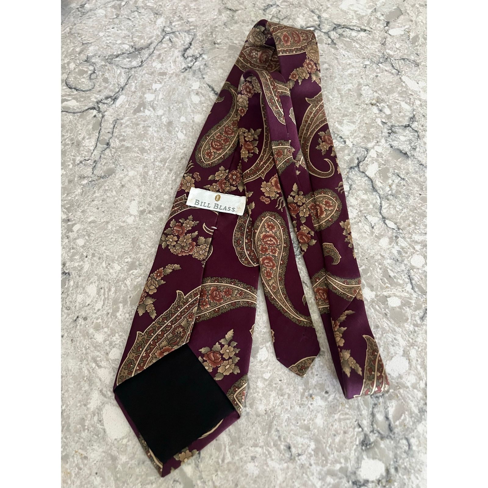 Bill Blass Bill Blass Men's 100% Silk Neck Tie Magenta Gold Paisley JJ Size ONE SIZE - 3 Thumbnail