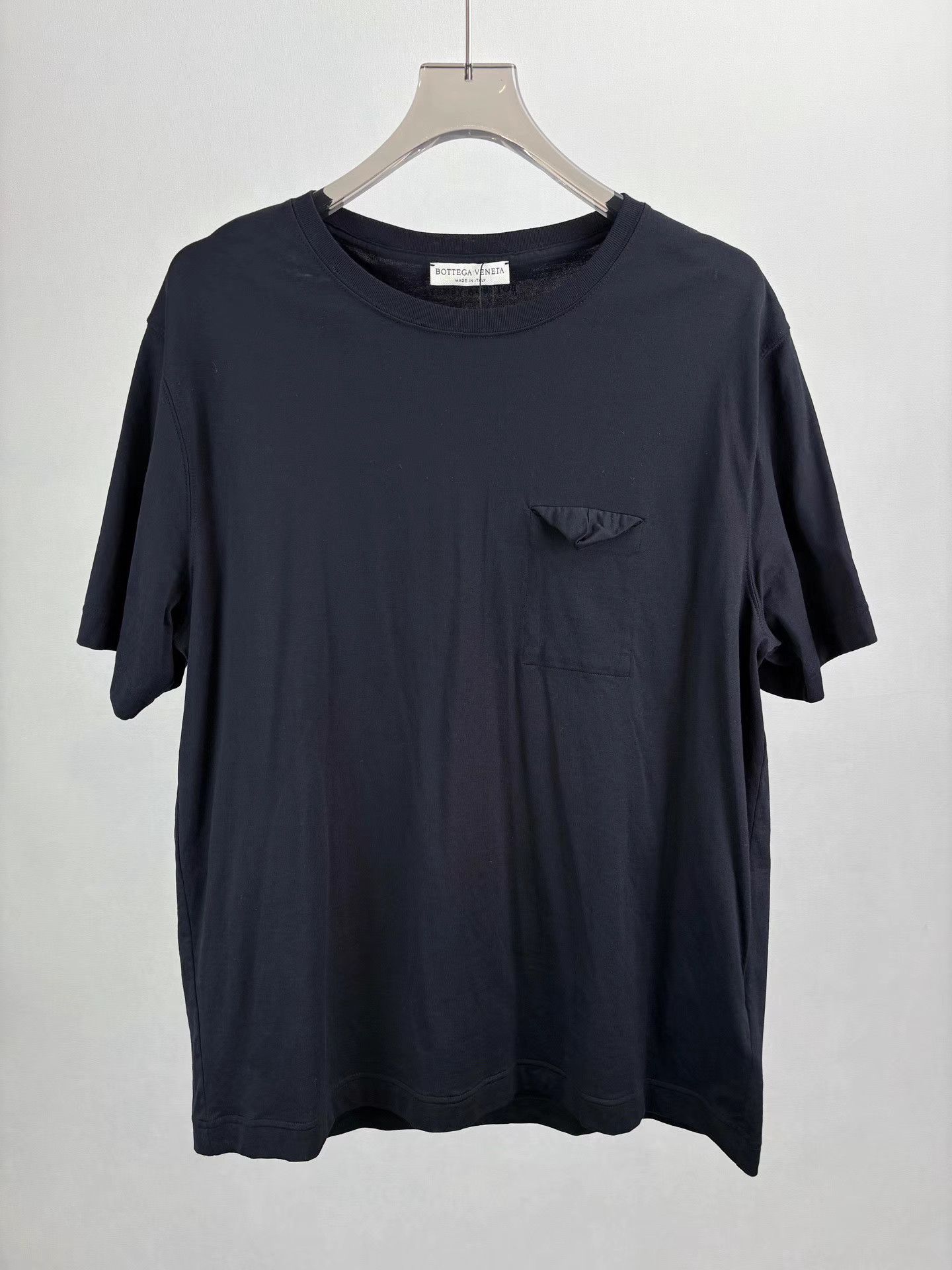 Bottega Veneta BOTTEGA VENETA BV Triangle Logo Black Short Sleeve K1 Size US L / EU 52-54 / 3 - 1 Thumbnail