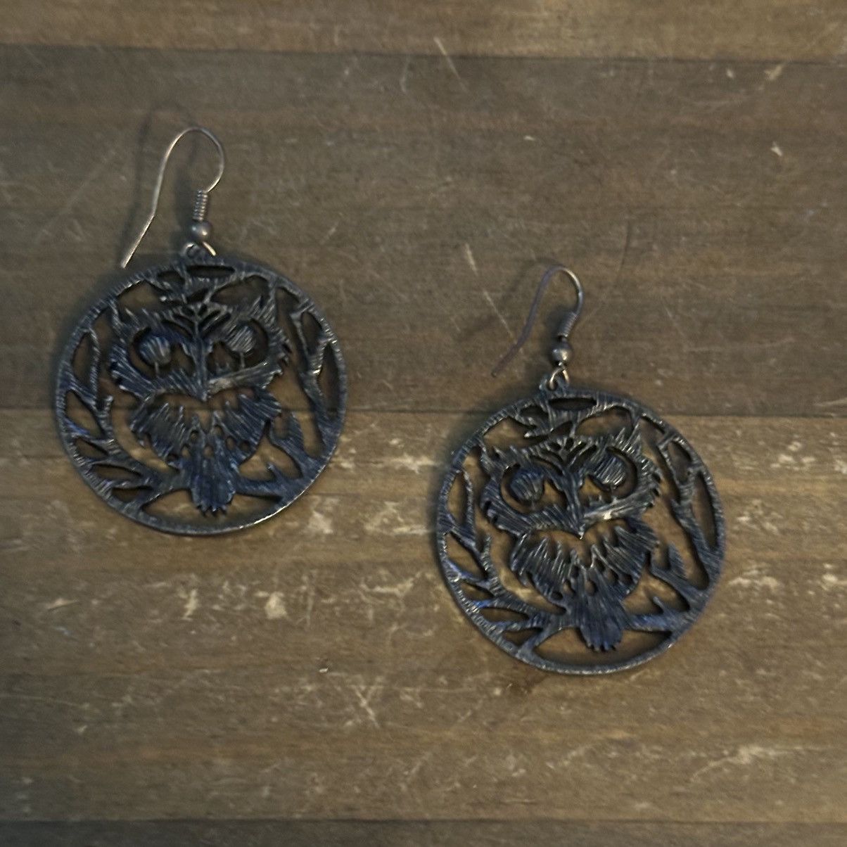 Other Silver tone filigree owl hoop earrings Size ONE SIZE - 4 Thumbnail