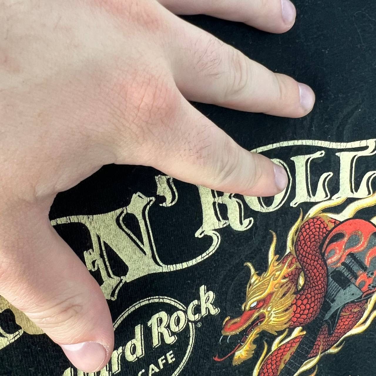 Hard Rock Cafe Japanese Y2K Hard Rock Cafe Dragons Logo Vintage T-Shirt Size US S / EU 44-46 / 1 - 4 Thumbnail