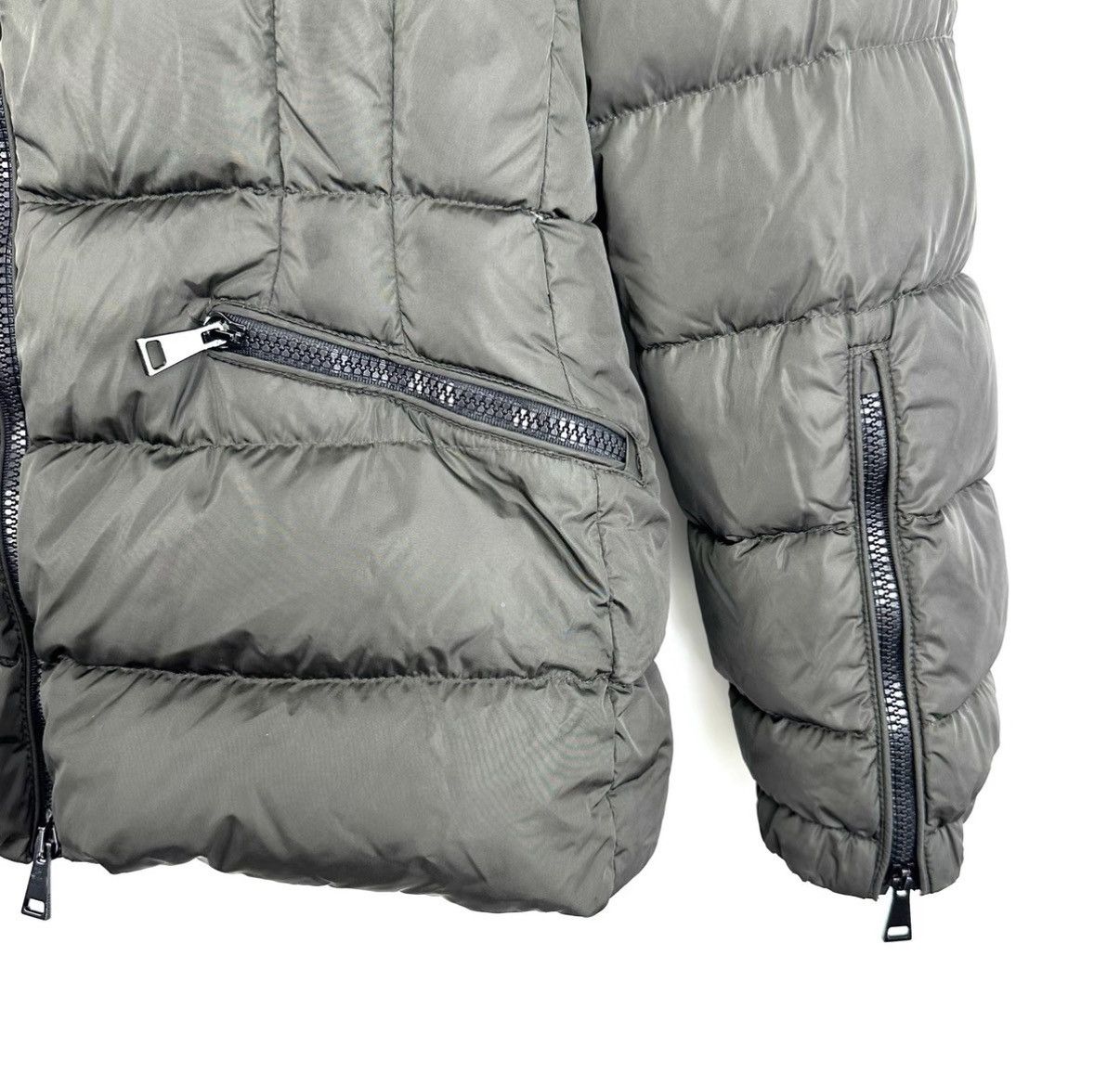 Moncler Moncler Betula Cropped Down Jacket with Waist Cinching K12 Size US M / EU 48-50 / 2 - 7 Thumbnail