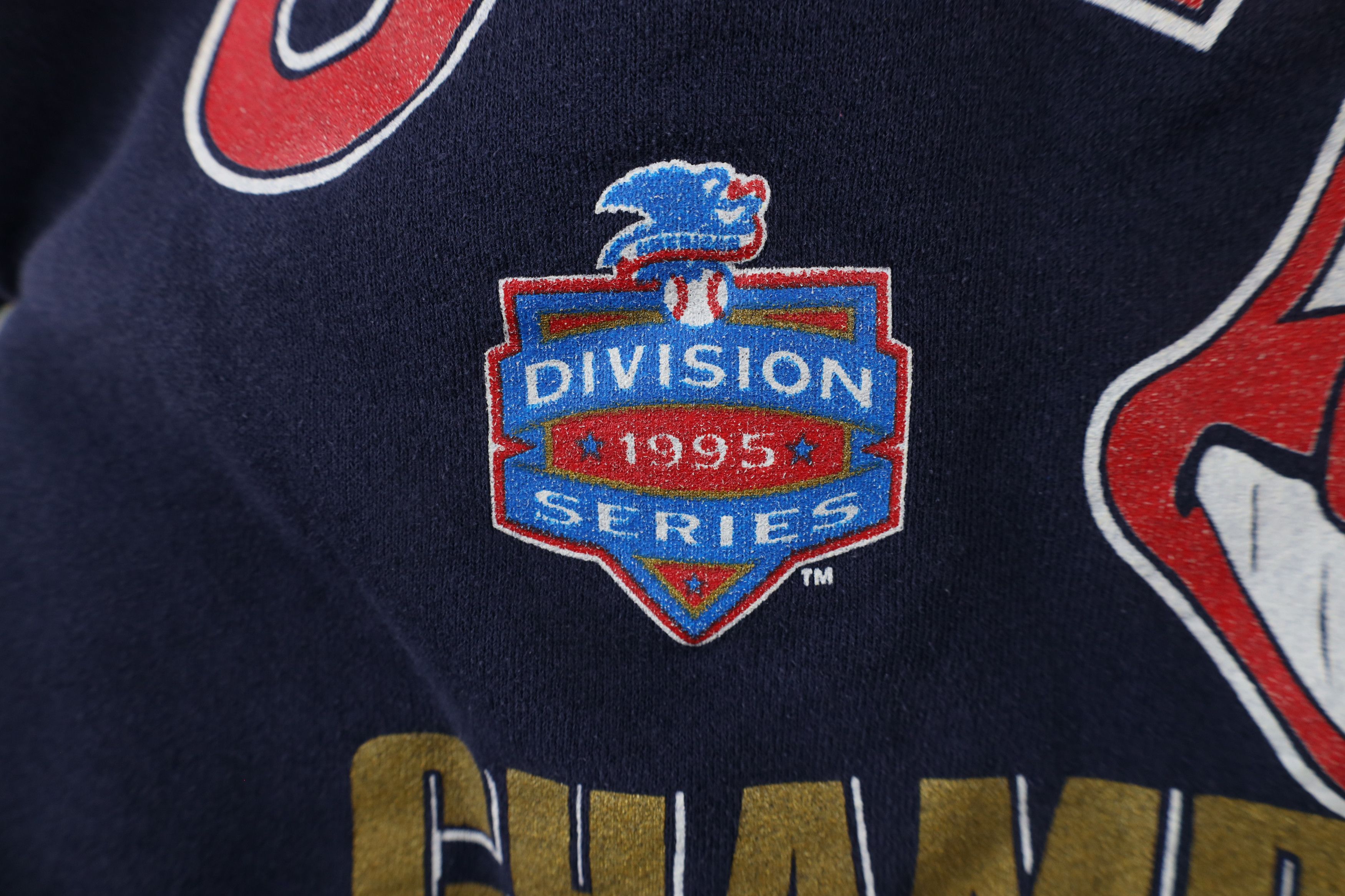 Vintage Vintage 90s Wahoo Cleveland Indians Baseball Sweatshirt USA Size US M / EU 48-50 / 2 - 5 Thumbnail