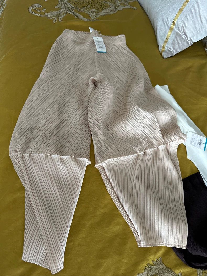 Issey Miyake Issey Miyake size:3 Light beige pleated irregular-shaped p Size 31" - 3 Thumbnail