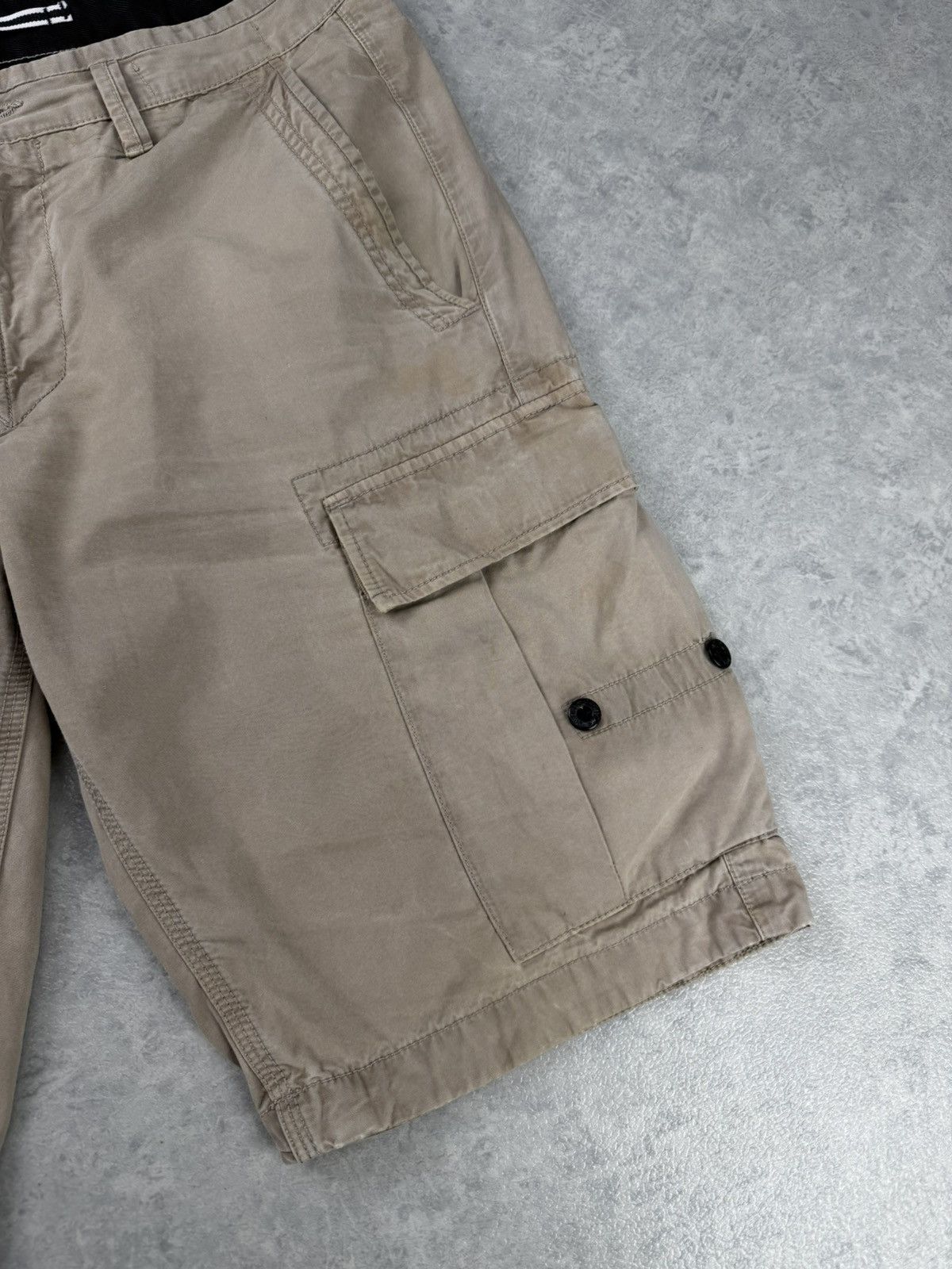 Stone Island Stone Island Cargo Shorts Beige Size W30 Size US 30 / EU 46 - 2 Thumbnail