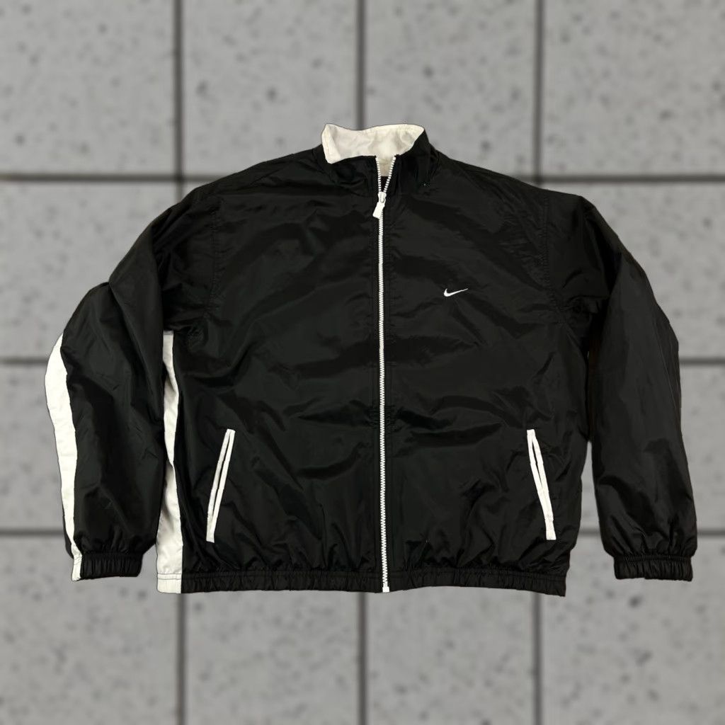 Nike VINTAGE Nike Windbreaker Jacket XL Women Black 90s Full Zip Size XL / US 12-14 / IT 48-50 - 1 Thumbnail