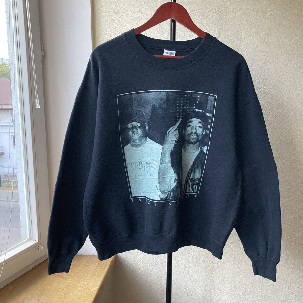 ミュージシャン STILLAS THE NOTORIOUS B.I.G. CREWNECK Biggie Smalls The King Of New York Crew Neck Sweatshirt