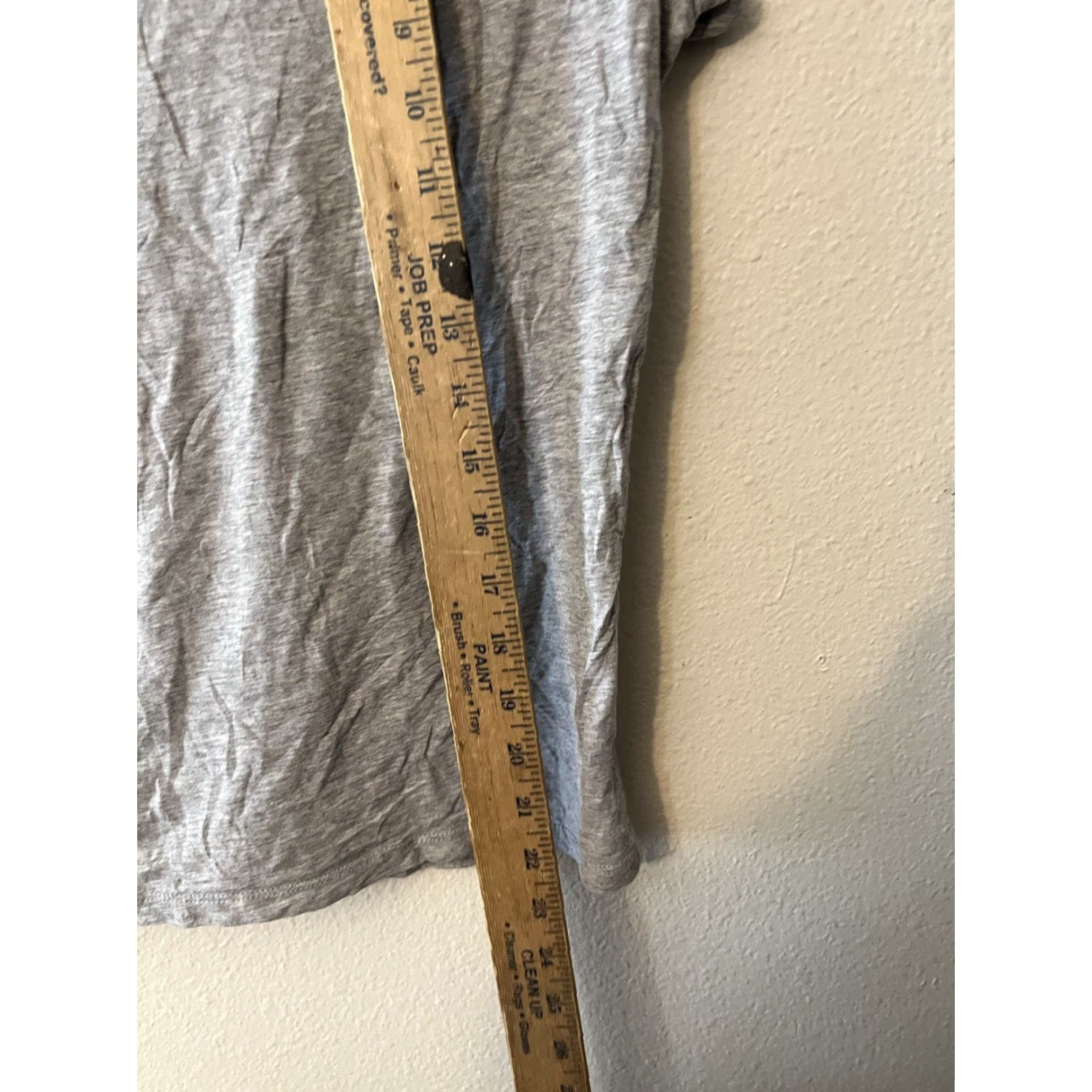 Vintage Calvin Klein T-Shirt Women S Gray V-Neck Short Sleeve Basic Shirt Ladies Shirt Gray V-Neck CK Collection S Womens Size S / US 4 / IT 40 - 5 Thumbnail