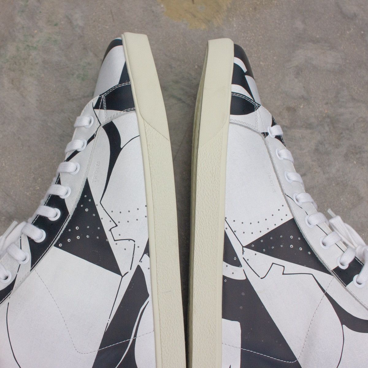 Celine 960$ Celine - Abstract Print TR 01M Triomphe Hi-Top Sneakers Size US 11 / EU 44 - 9 Thumbnail