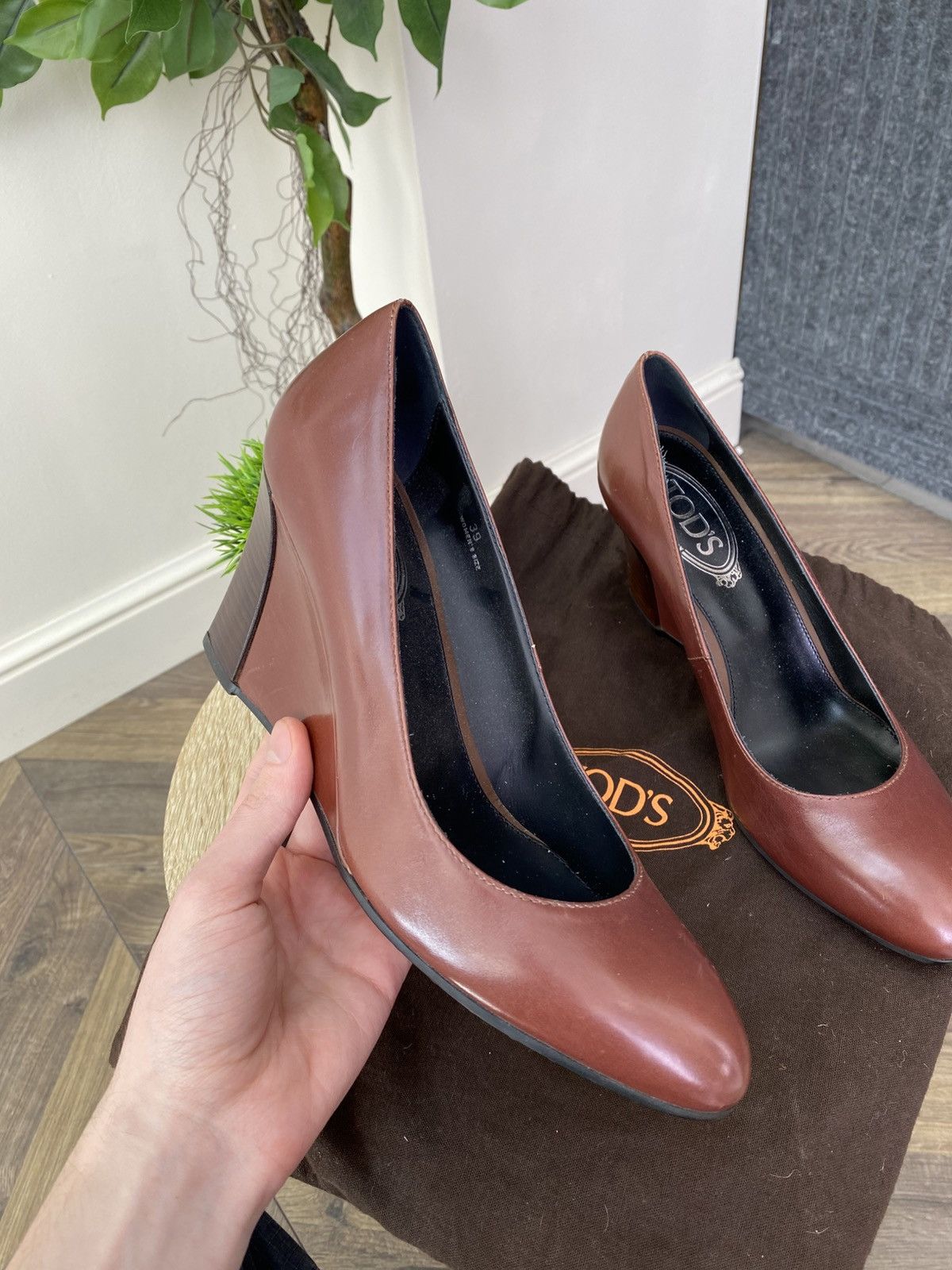 Tod's Vintage Tod's Women's Slip On Burgundy Leather Wedge Pump Size US 9 / IT 39 - 5 Thumbnail