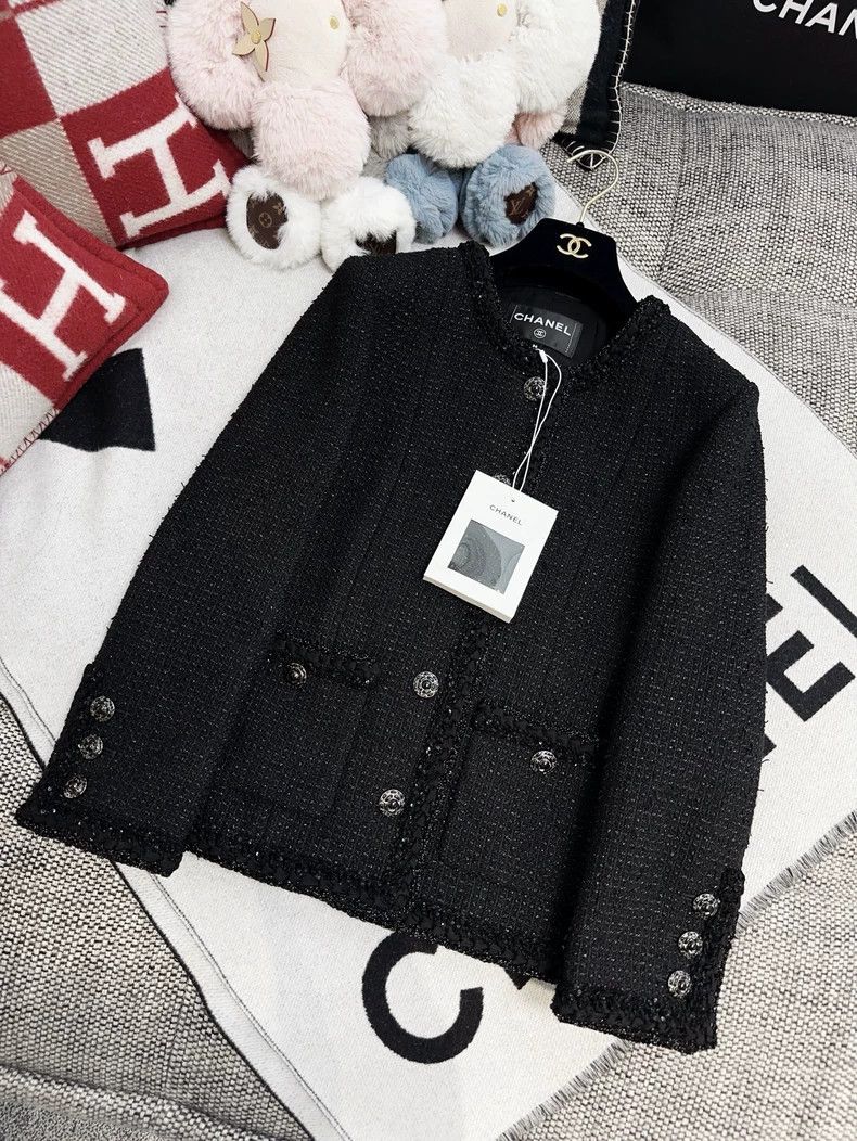 Chanel Chanel 25s black glitter classic round-neck braided jacket Size XS / US 0-2 / IT 36-38 - 1 Thumbnail