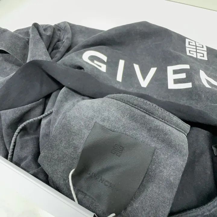 Givenchy Givenchy Givenchy Black Geometric Print Short Sleeve TShir Size US S / EU 44-46 / 1 - 3 Thumbnail