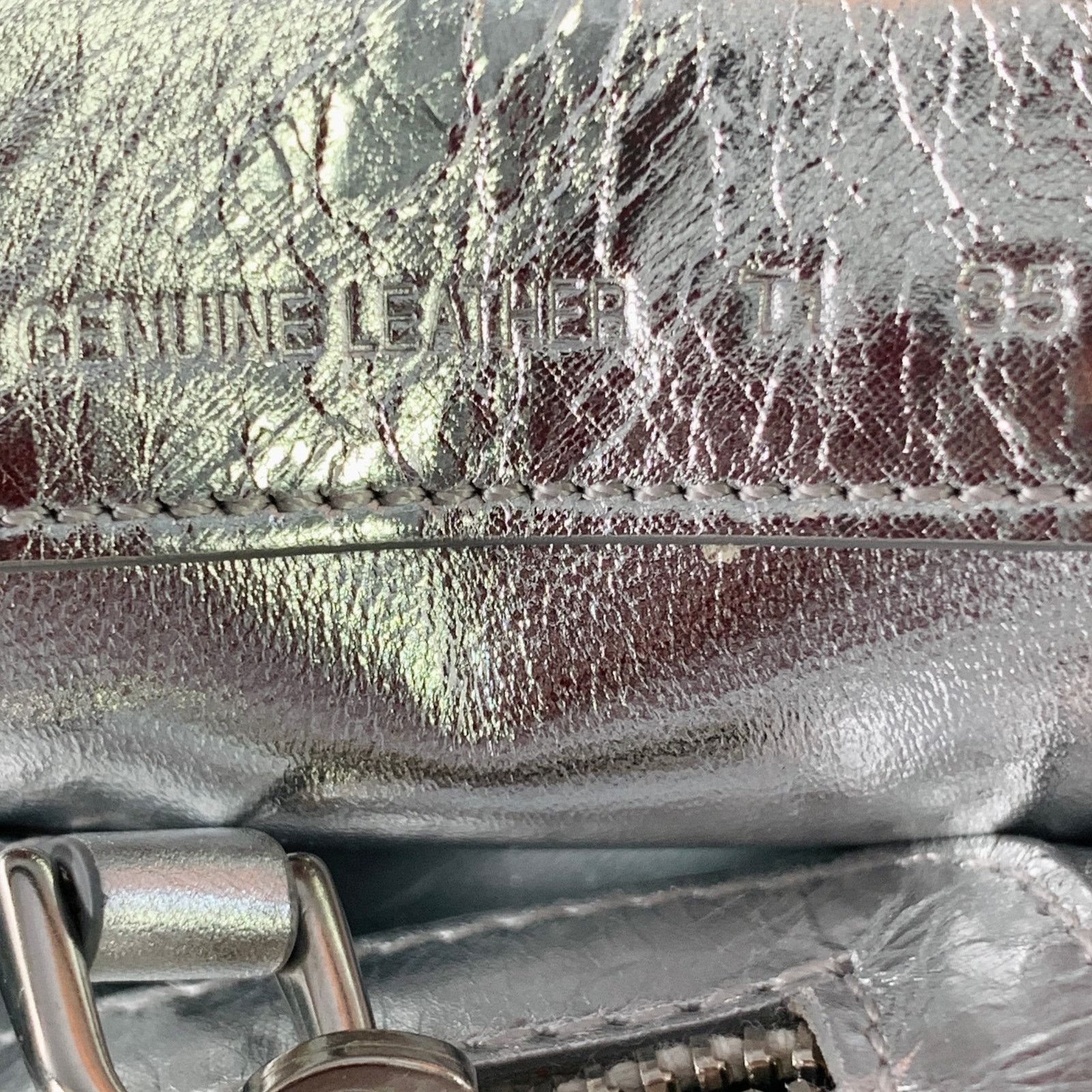 Roger Vivier ROGER VIVIER Metallic Silver Textured Leather Clutch Handbag Size ONE SIZE - 7 Thumbnail