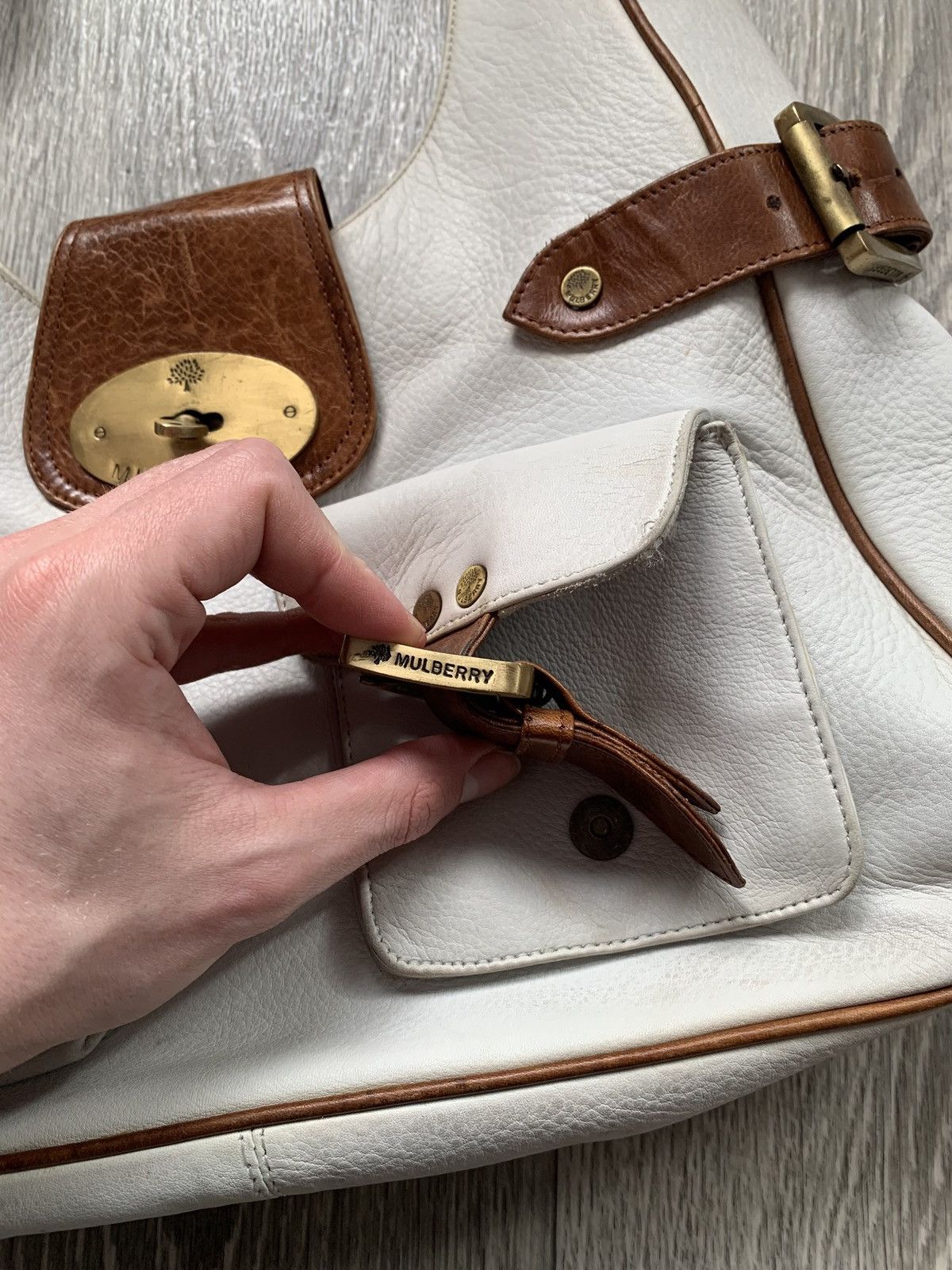 Mulberry Mulberry Vintage White Leather Buckle Handled Bag Luxury Size ONE SIZE - 5 Thumbnail