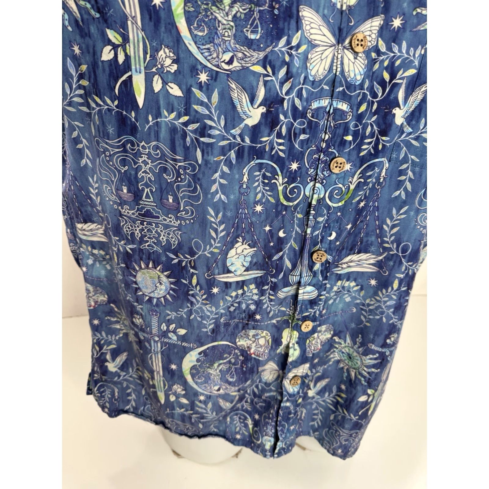 Vintage YIUME Astrological Skull Sword Hawaiian M Shirt Blue Short Sleeve Button-Up M Mens Hawaii Hawaiian Shirt 90s JC (EXCELLENT) Size US M / EU 48-50 / 2 - 3 Thumbnail