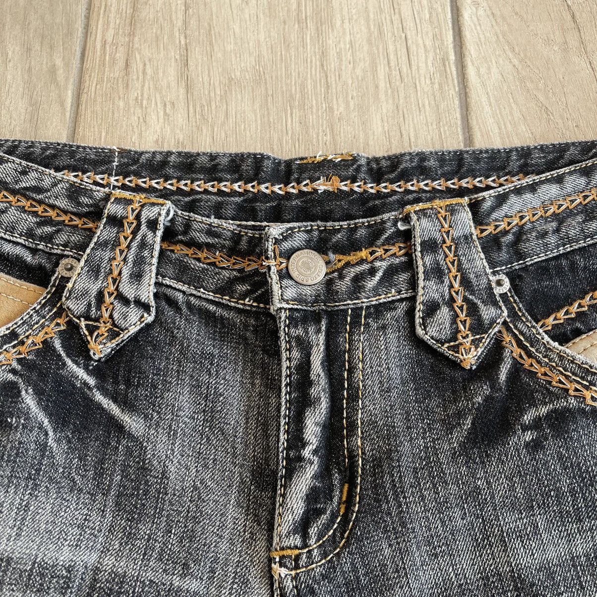 Tornado Mart 2000s Weave Embroidery Leather Patch Distressed Denim Shorts Size US 30 / EU 46 - 5 Thumbnail