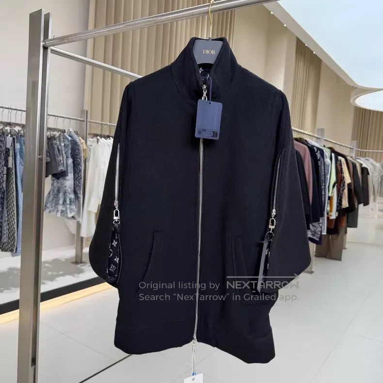 Louis Vuitton Louis Vuitton Black ink-lined cloak jacket Size XXS / US 00 / IT 34 - 1 Thumbnail