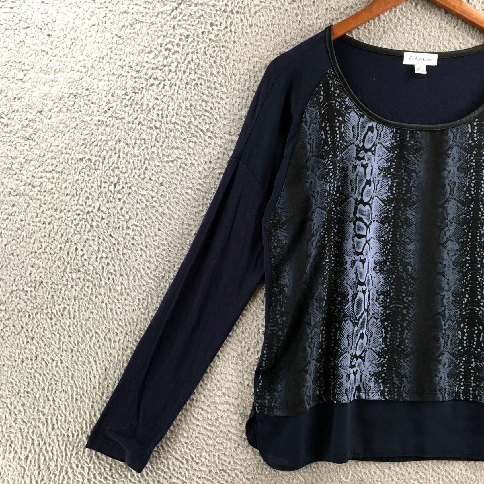 Calvin Klein Calvin Klein Blouse Womens Medium Navy Blue Scoop Neck Long Sleeve Snakeskin Top Size M / US 6-8 / IT 42-44 - 4 Thumbnail