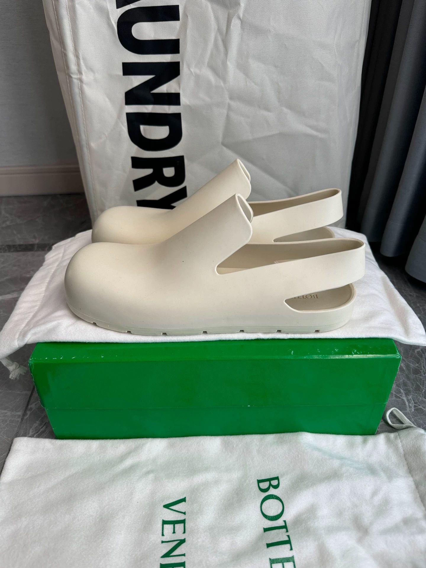 Bottega Veneta Bottega Veneta Puddle Sandals Women's 39 White Size US 8.5 / IT 38.5 - 1 Thumbnail