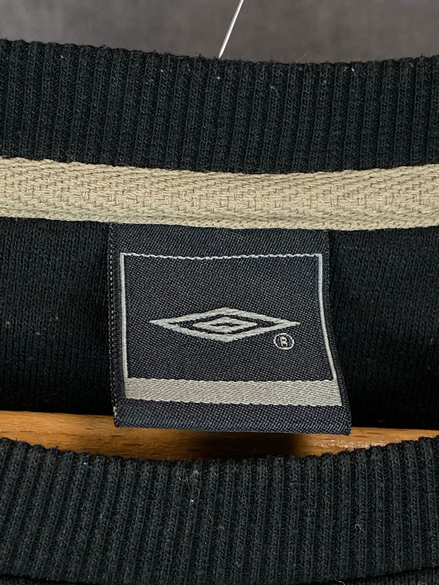 Umbro Umbro Black Sweatshirt / Vintage UK Terrace (L) Size US L / EU 52-54 / 3 - 3 Thumbnail