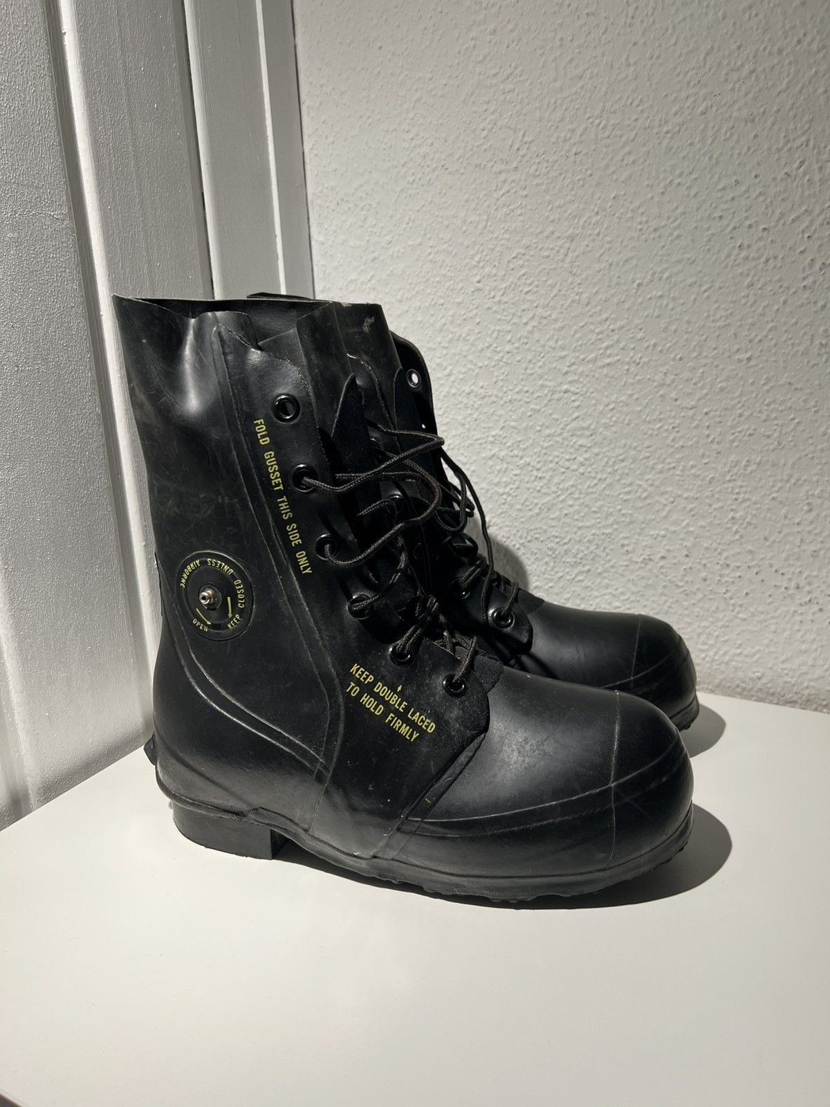 Bata Bata Bunny Boots Mickey Mouse Size US 8 / EU 41 - 1 Thumbnail