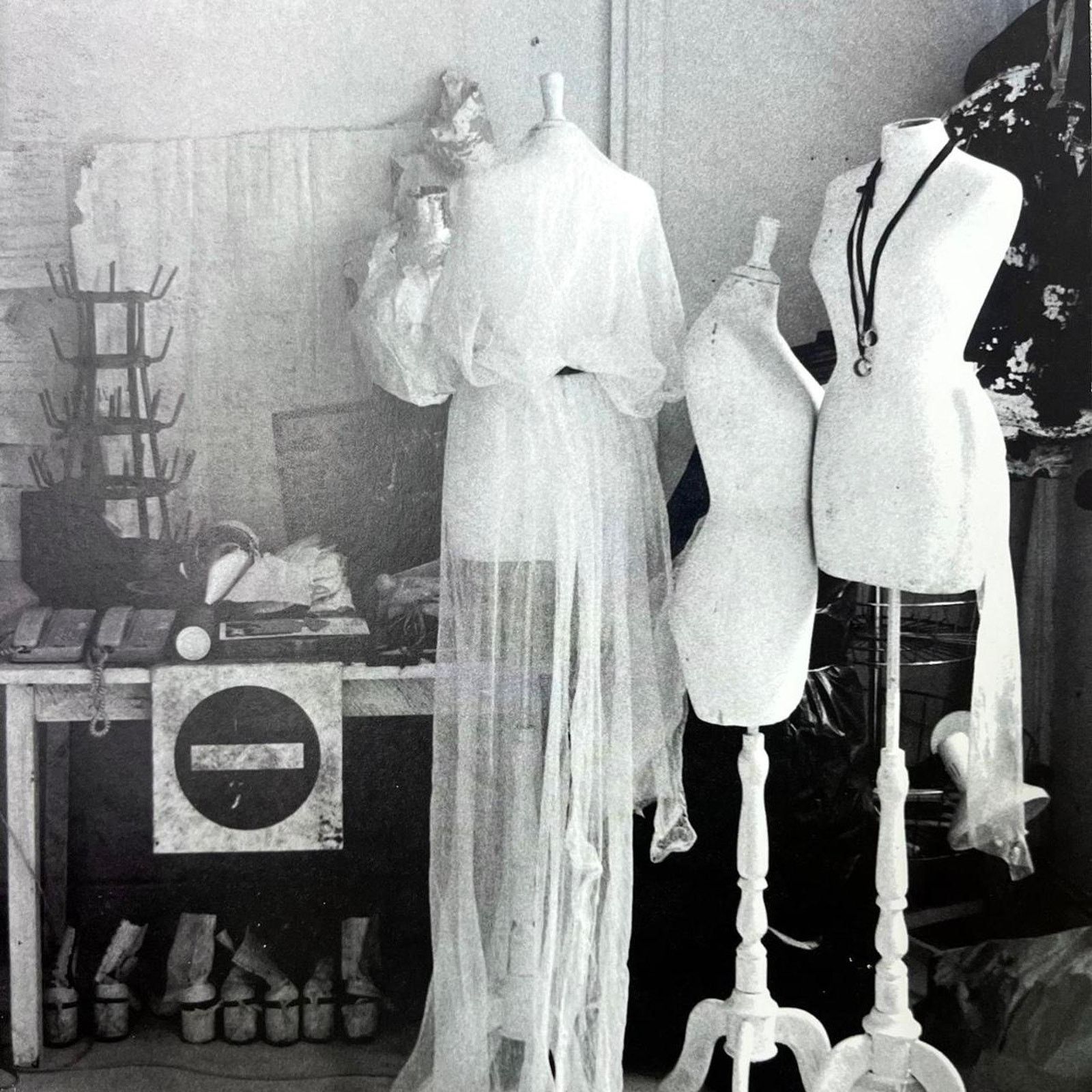 Maison Margiela Maison Margiela Archive Fashion runway photo framed 9x12 Size ONE SIZE - 2 Thumbnail
