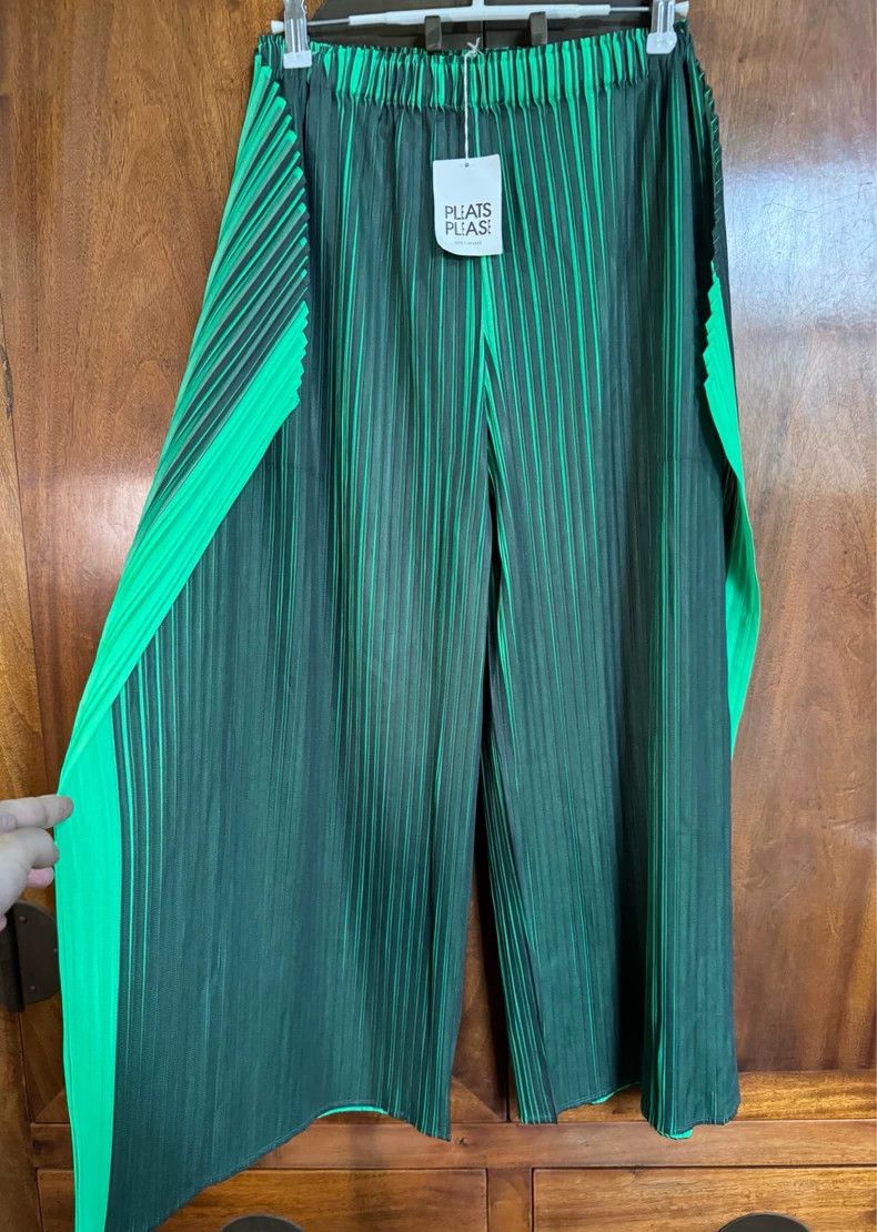 Issey Miyake size:1 Green pleated kelp pants