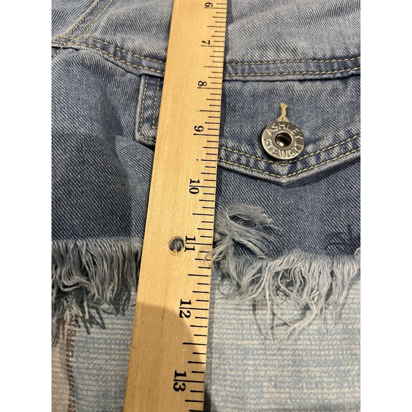 Other Ashley Stewart Women's 18/20 button cropped denim jacket NWT Size XXL / US 16-18 / IT 52-54 - 4 Thumbnail
