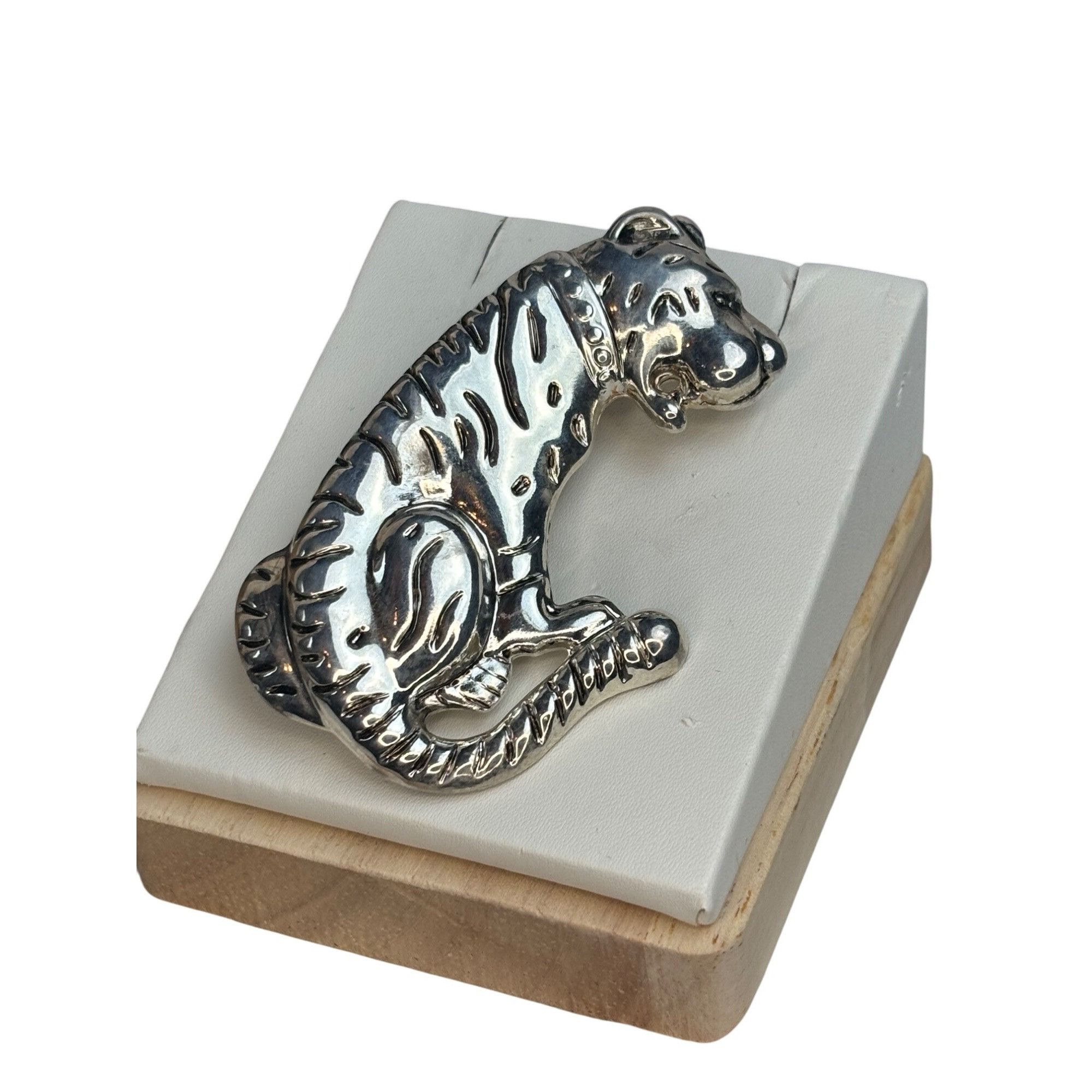 Other Silver-toned Sitting Tiger Brooch Pin Size ONE SIZE - 1 Thumbnail