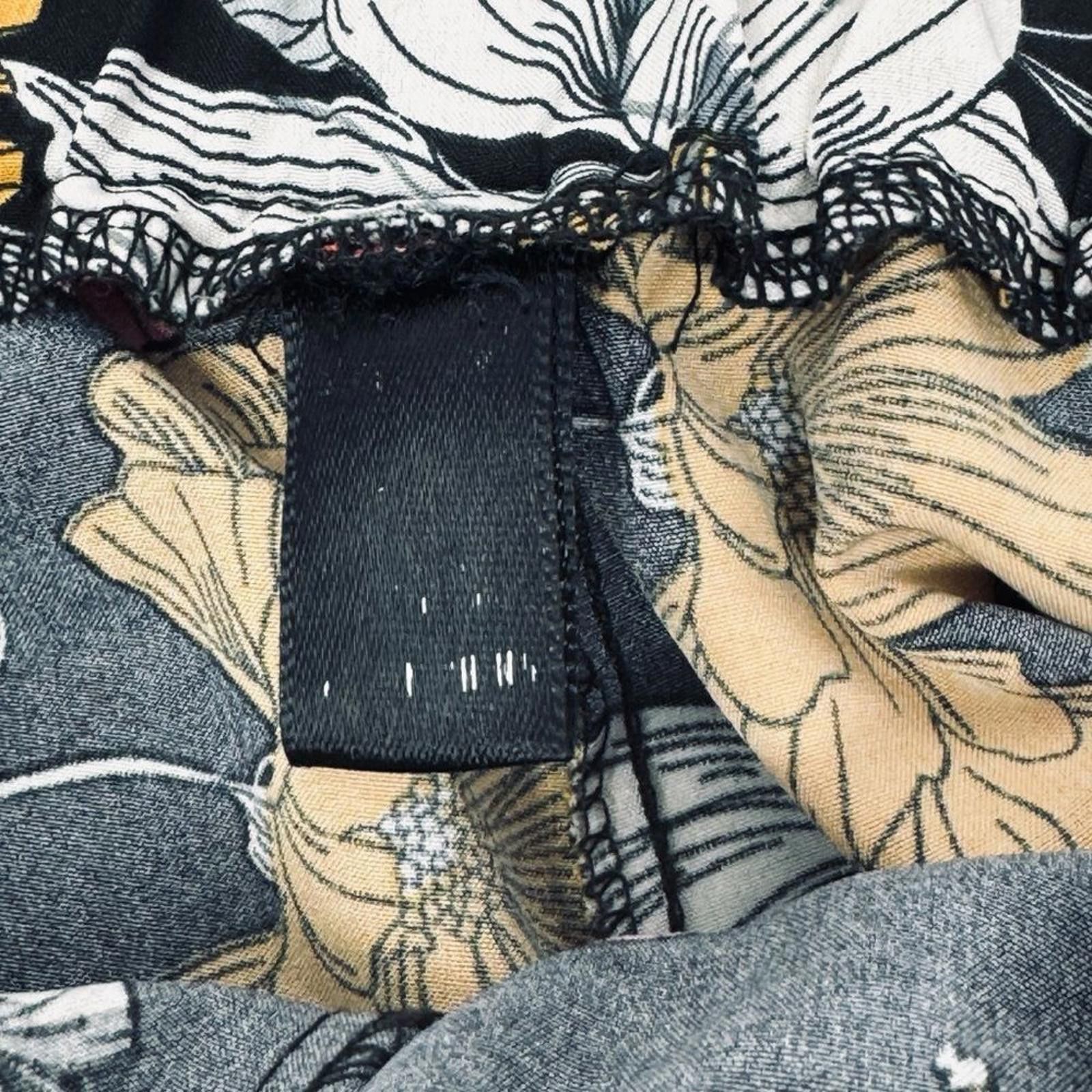 Shein SHEIN. Floral VCAY Wide Leg Pants Matching Belt. Size Small. Size 28" / US 6 / IT 42 - 2 Thumbnail