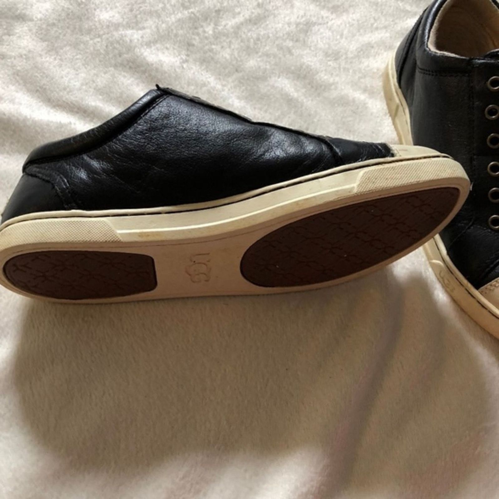 Ugg UGG Black Leather Slip-On Sneakers| Sz 8 Size US 8 / IT 38 - 8 Thumbnail