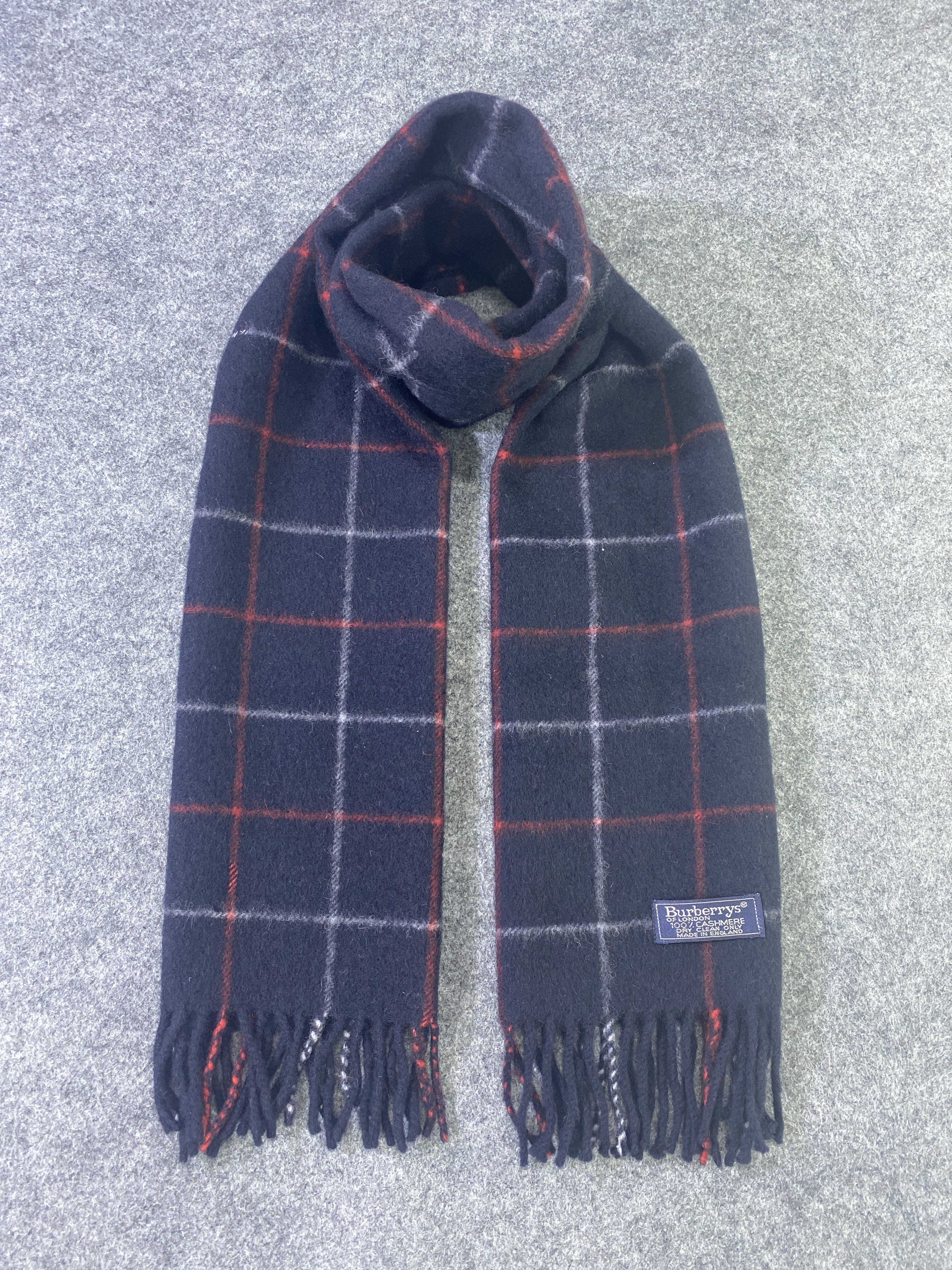 Burberry VINTAGE BURBERRY Scarf / Muffler / Neckwear -T938 Size ONE SIZE - 1 Thumbnail