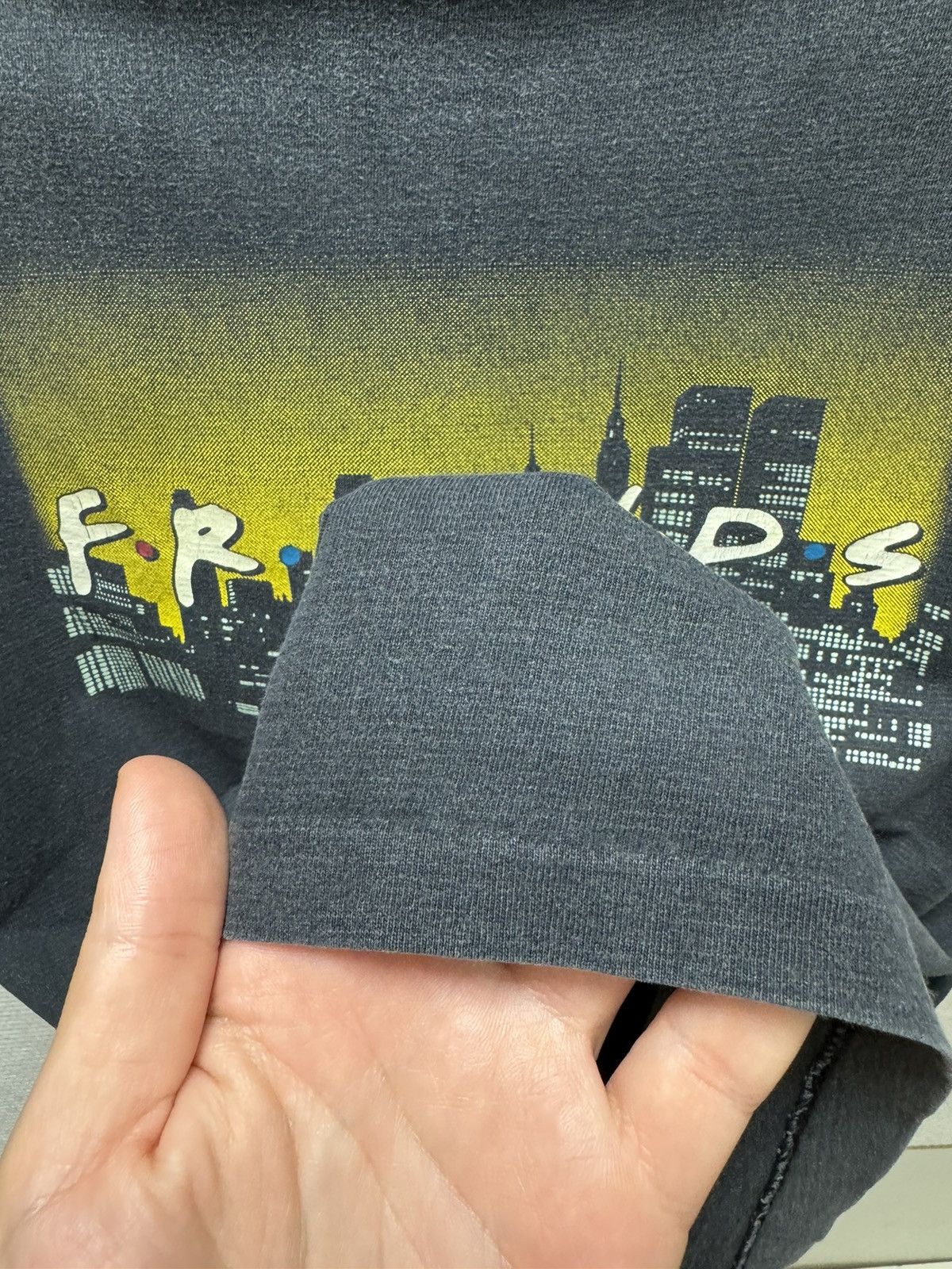 Warner Bros Warner Bros Friends vintage t-shirt single 1990th Xl madeUsa Size US XL / EU 56 / 4 - 6 Thumbnail