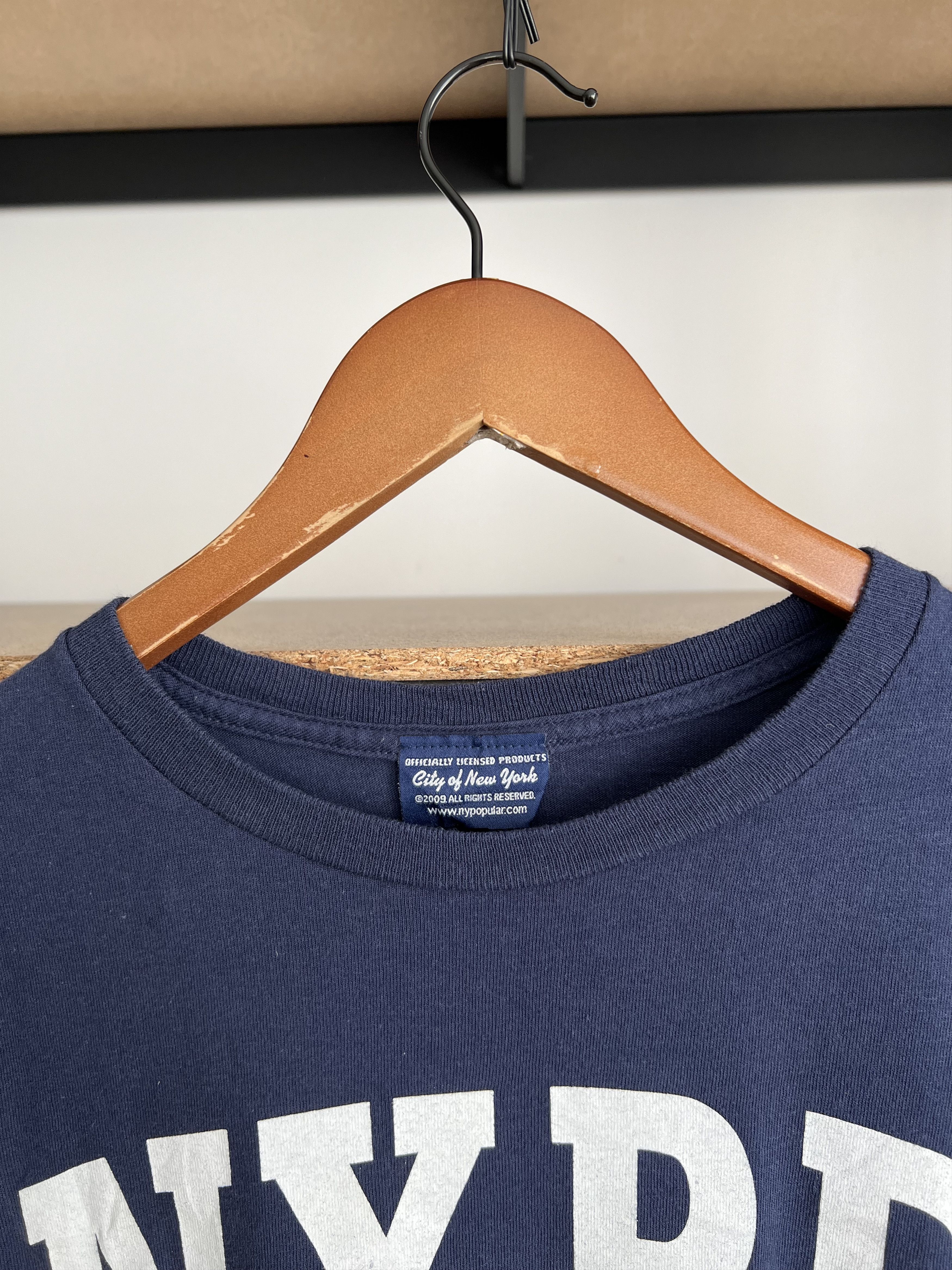 Vintage Vintage 2009 NYPD New York City Police Dept Navy T-shirt Size US L / EU 52-54 / 3 - 8 Thumbnail
