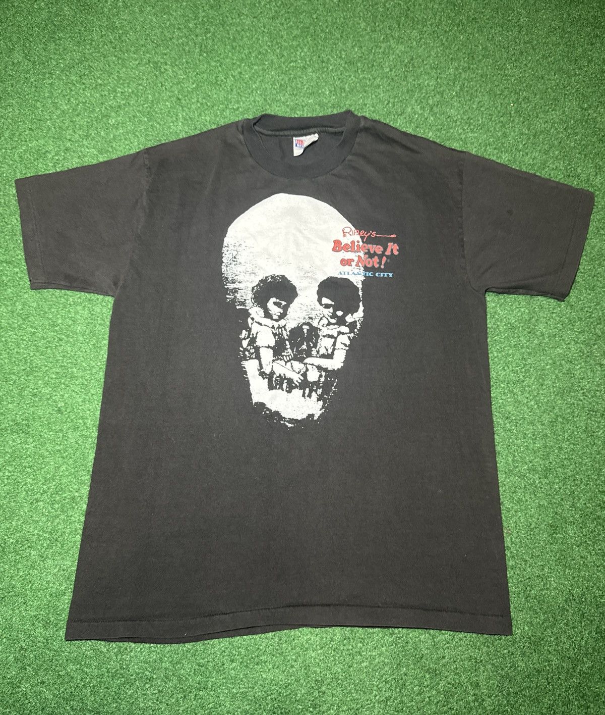 Vintage 90s Ripley’s Believe It Or Not Skull Lrg T Shirt
