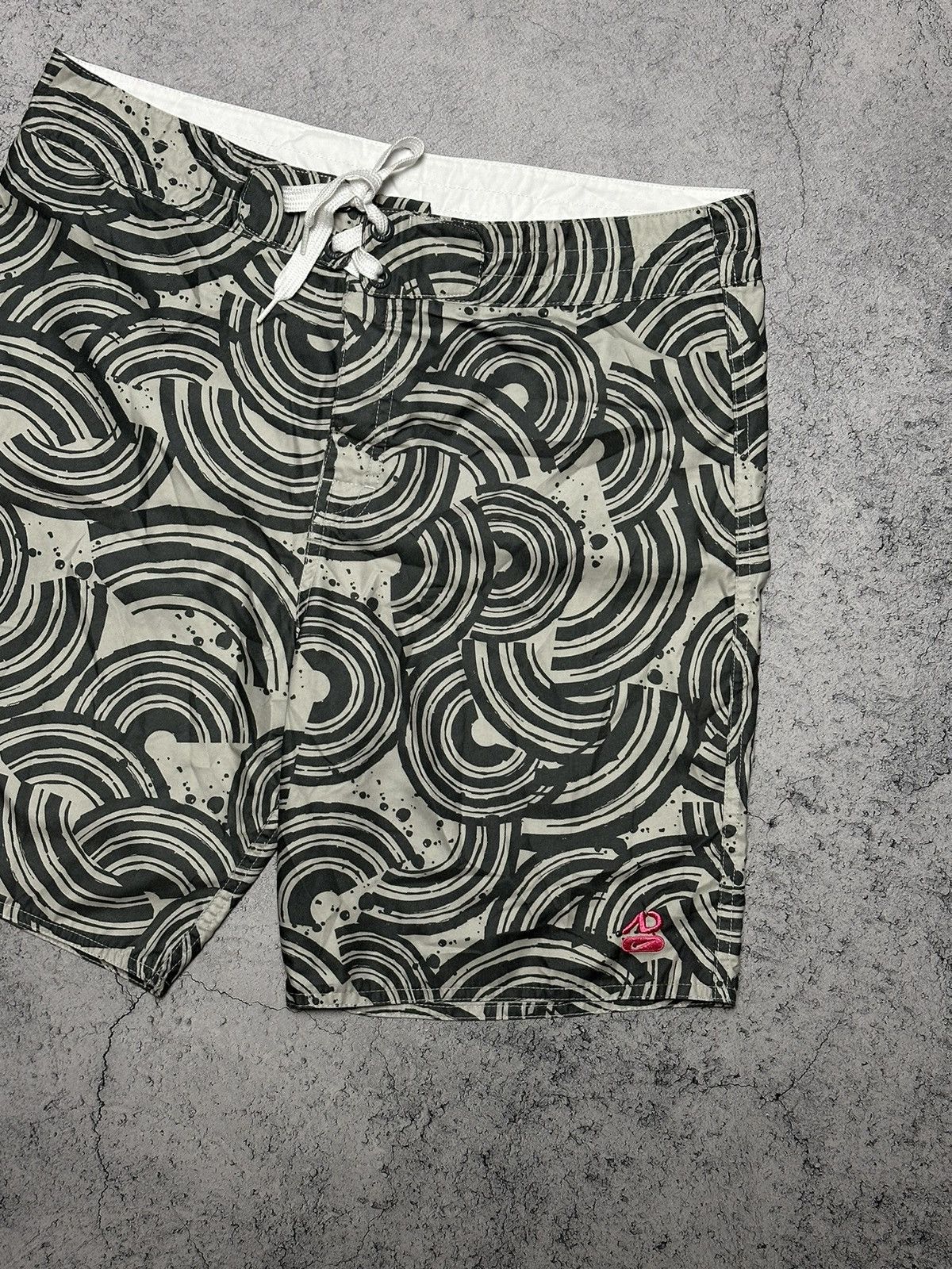 Swims Vintage Nike Swimming Pattern Shorts Size US 32 / EU 48 - 2 Thumbnail