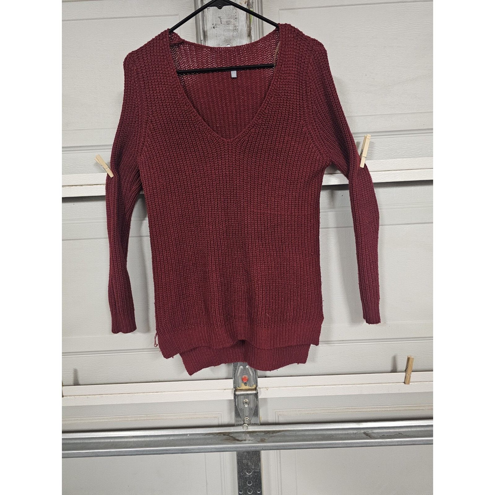Other Charlotte Russe (Small) Women's Maroon V-Neck Sweatshirt Size S / US 4 / IT 40 - 2 Thumbnail