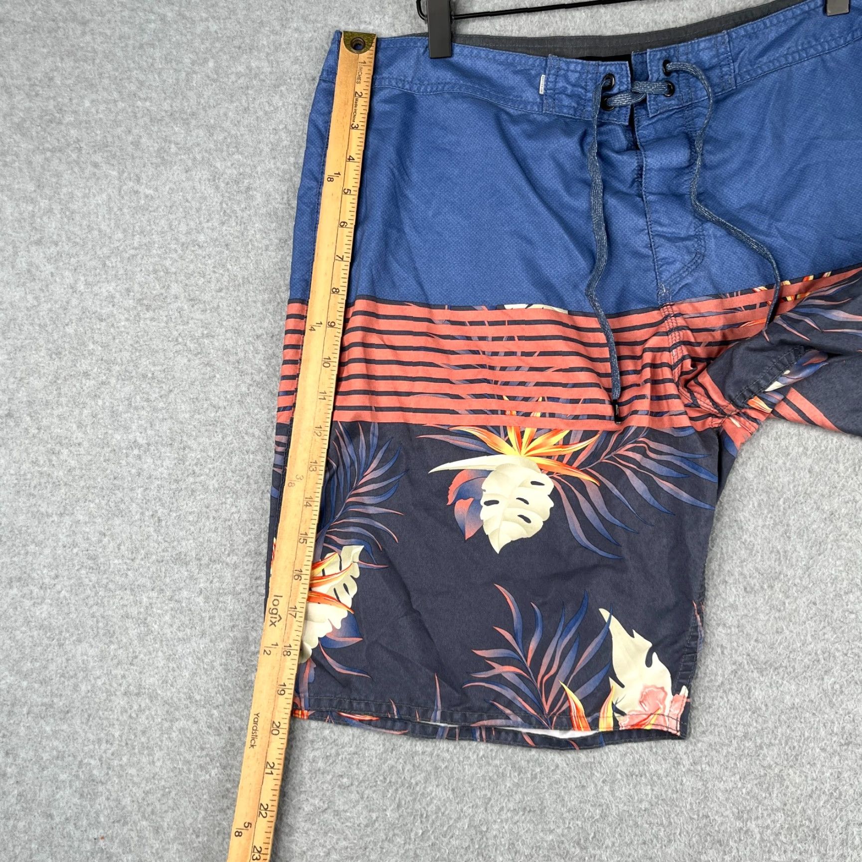 Quiksilver Quiksilver Swim Trunks Mens 36 Navy Blue Floral Board Shorts Bathing Suit Mens Size US 36 / EU 52 - 5 Thumbnail