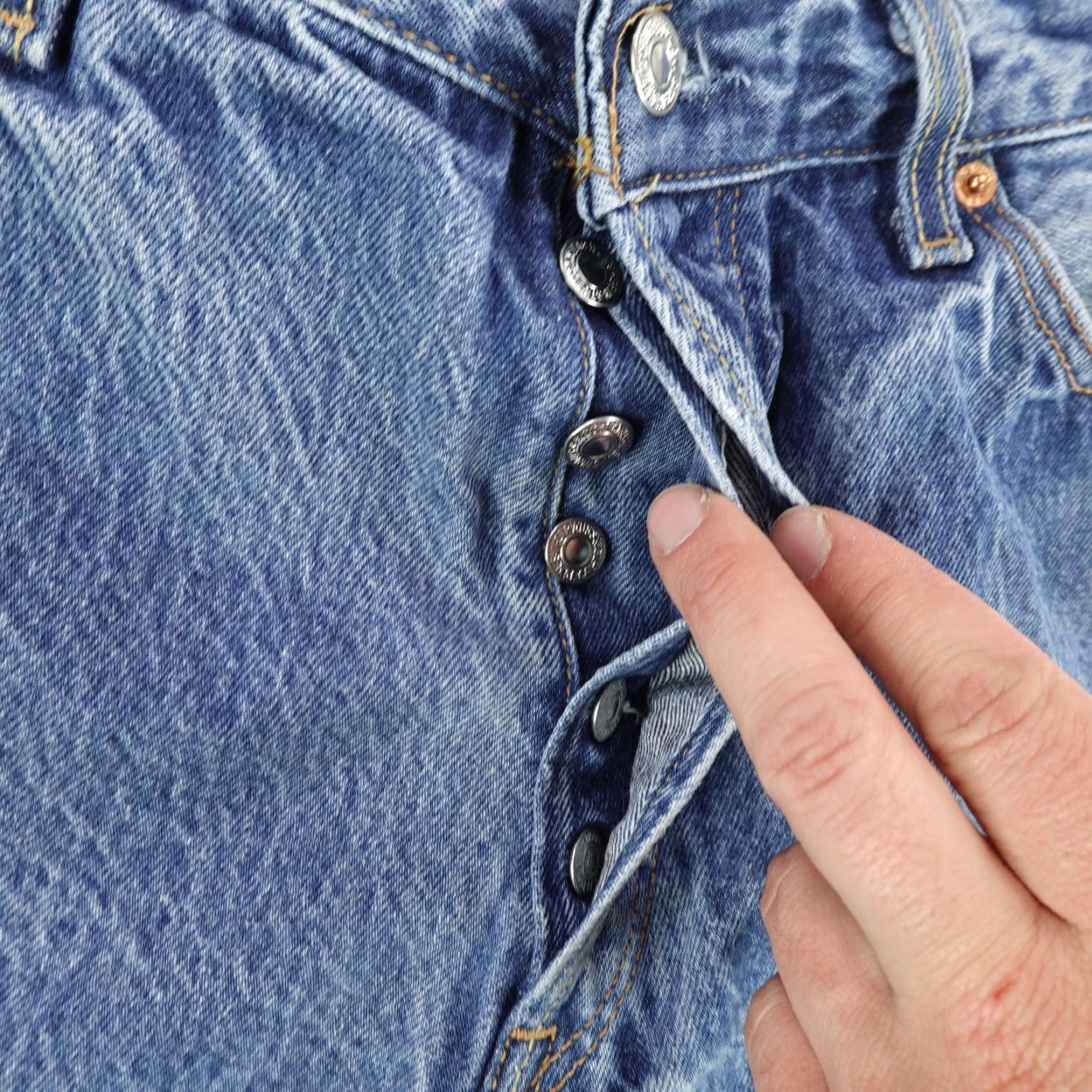 Levi's VINTAGE Levi's 501 XX Jeans Mens 38x34 Denim Blue Regular Fit Y2K Button Fly Pockets Size US 34 / EU 50 - 4 Thumbnail