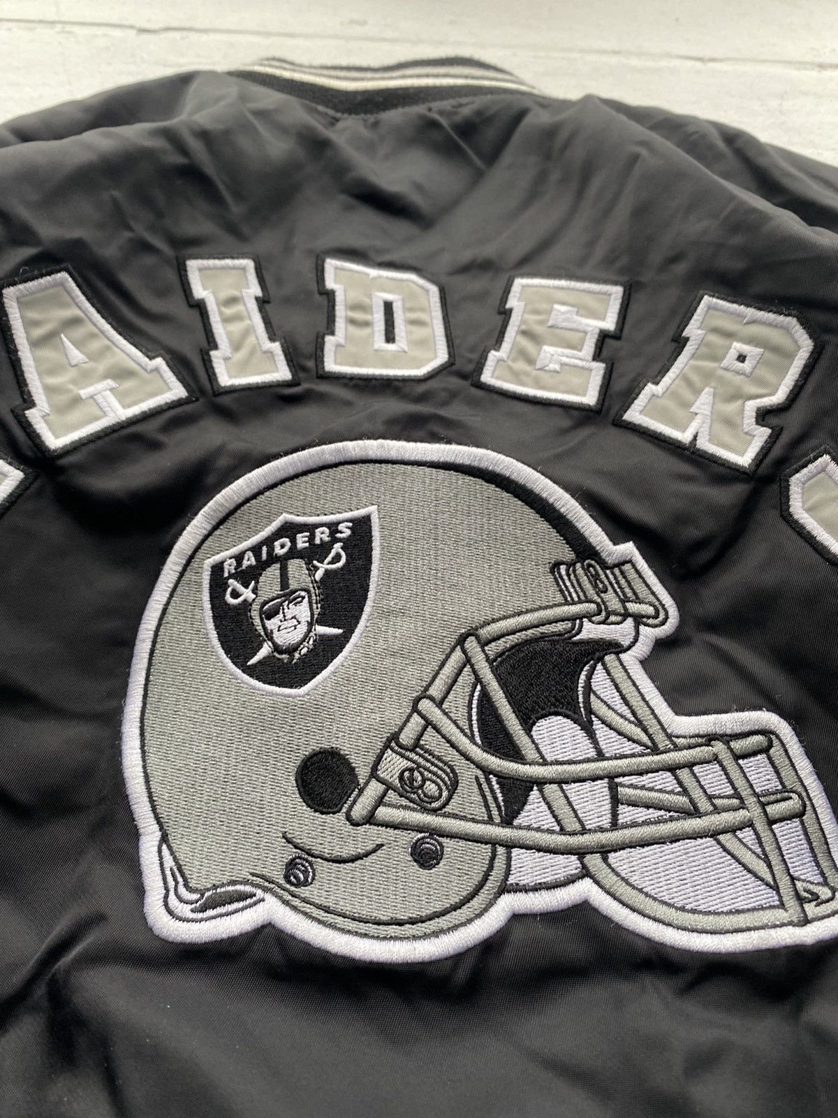 NFL 00s Oakland Raiders Team NFL Black Bomber Jacket Mens Large Size US L / EU 52-54 / 3 - 3 Thumbnail