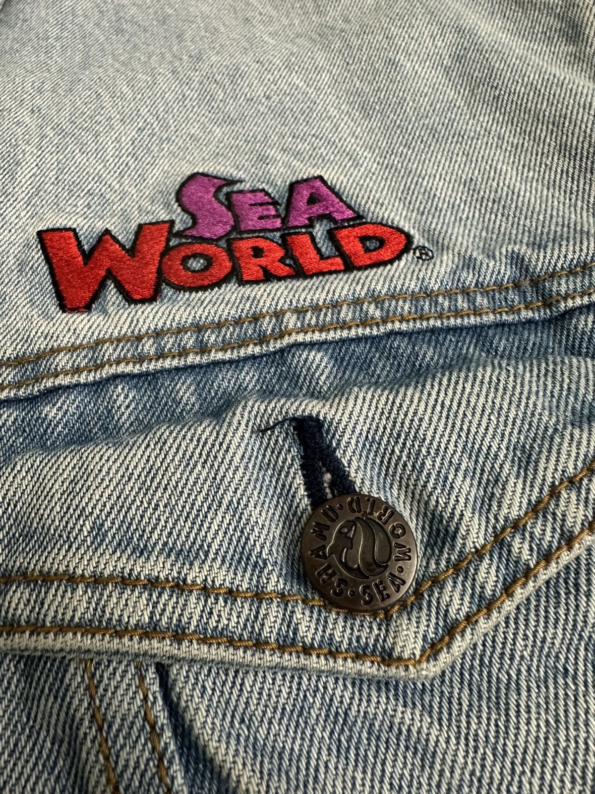 Vintage Vintage 90s Sea World Embroidered Denim Jacket Large Size US L / EU 52-54 / 3 - 7 Thumbnail