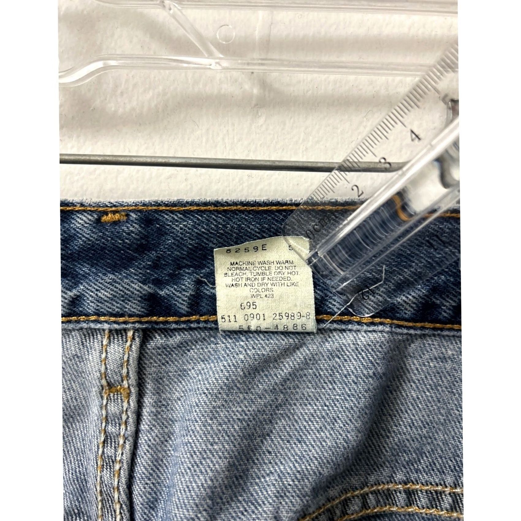 Levi's VINTAGE Levi's 560 Jeans Mens 36x35 Blue Made In USA Loose Fit Tapered Leg Mens Jeans Blue 90s Levi's 560 Fit Relaxed Denim Size US 36 / EU 52 - 4 Thumbnail